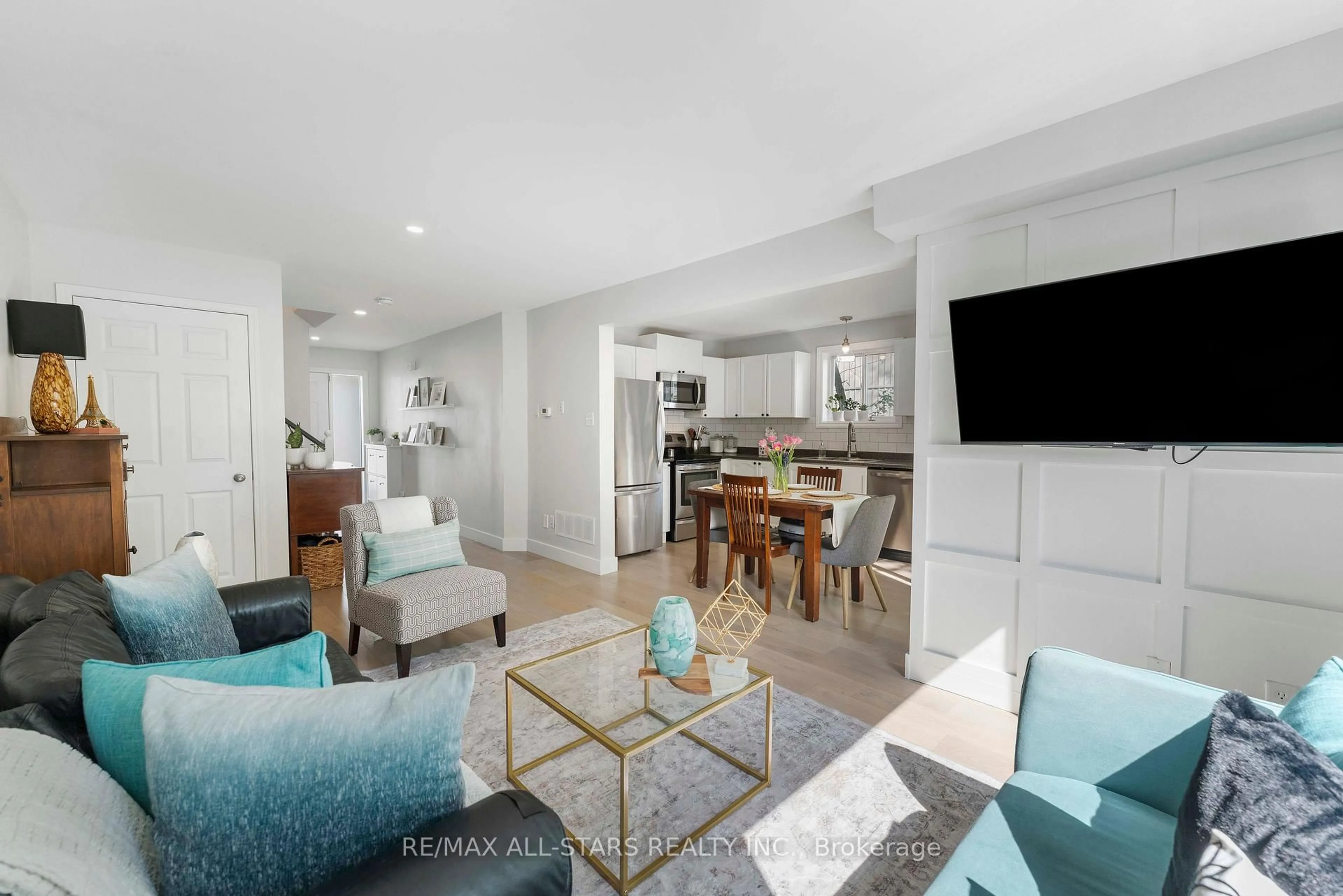 Open concept kitchen, unknown for 58 Margaret Graham Cres, East Gwillimbury Ontario L0G 1M0