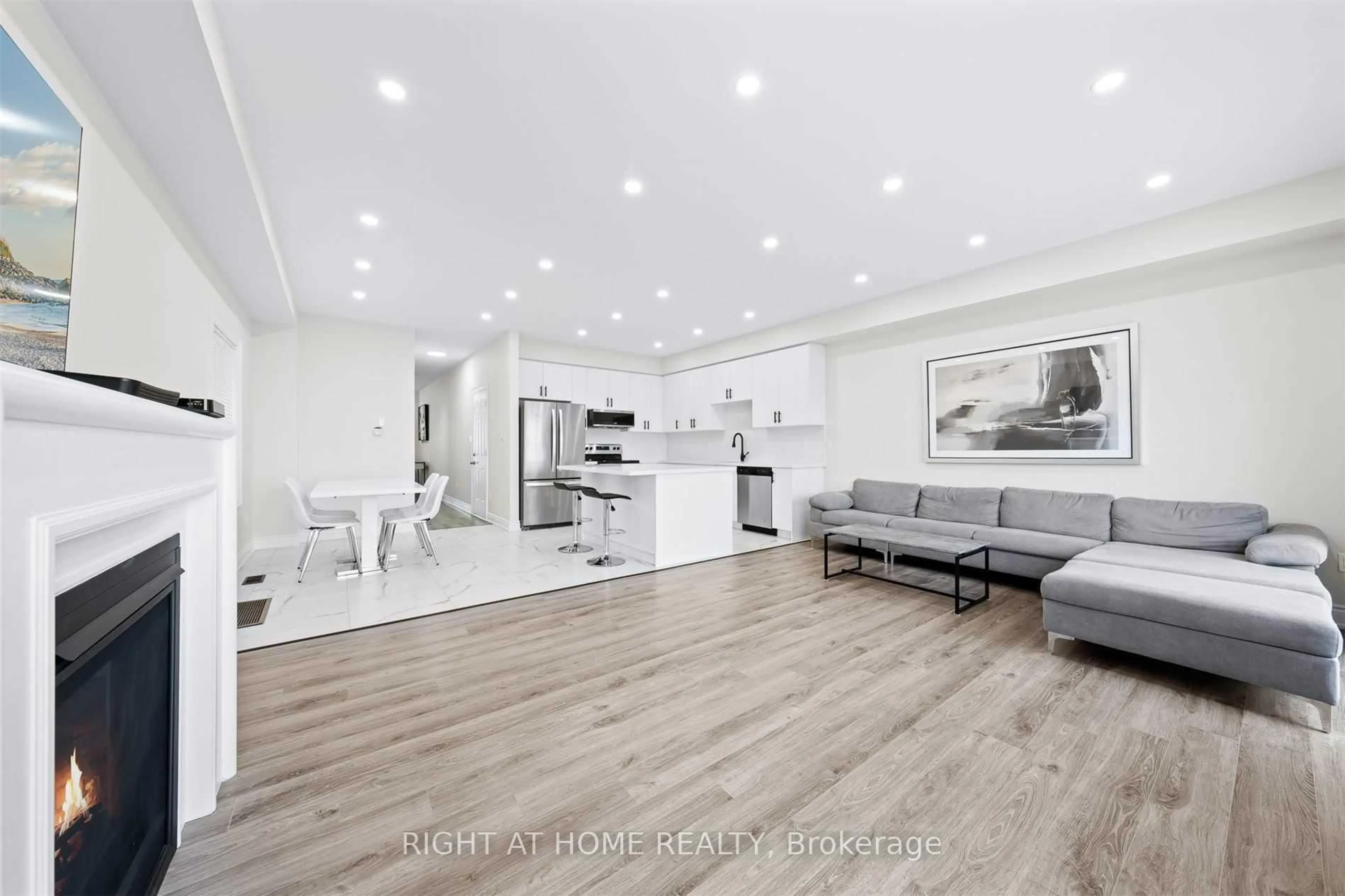 Open concept kitchen, unknown for 1172 Peelar Cres, Innisfil Ontario L0L 1W0