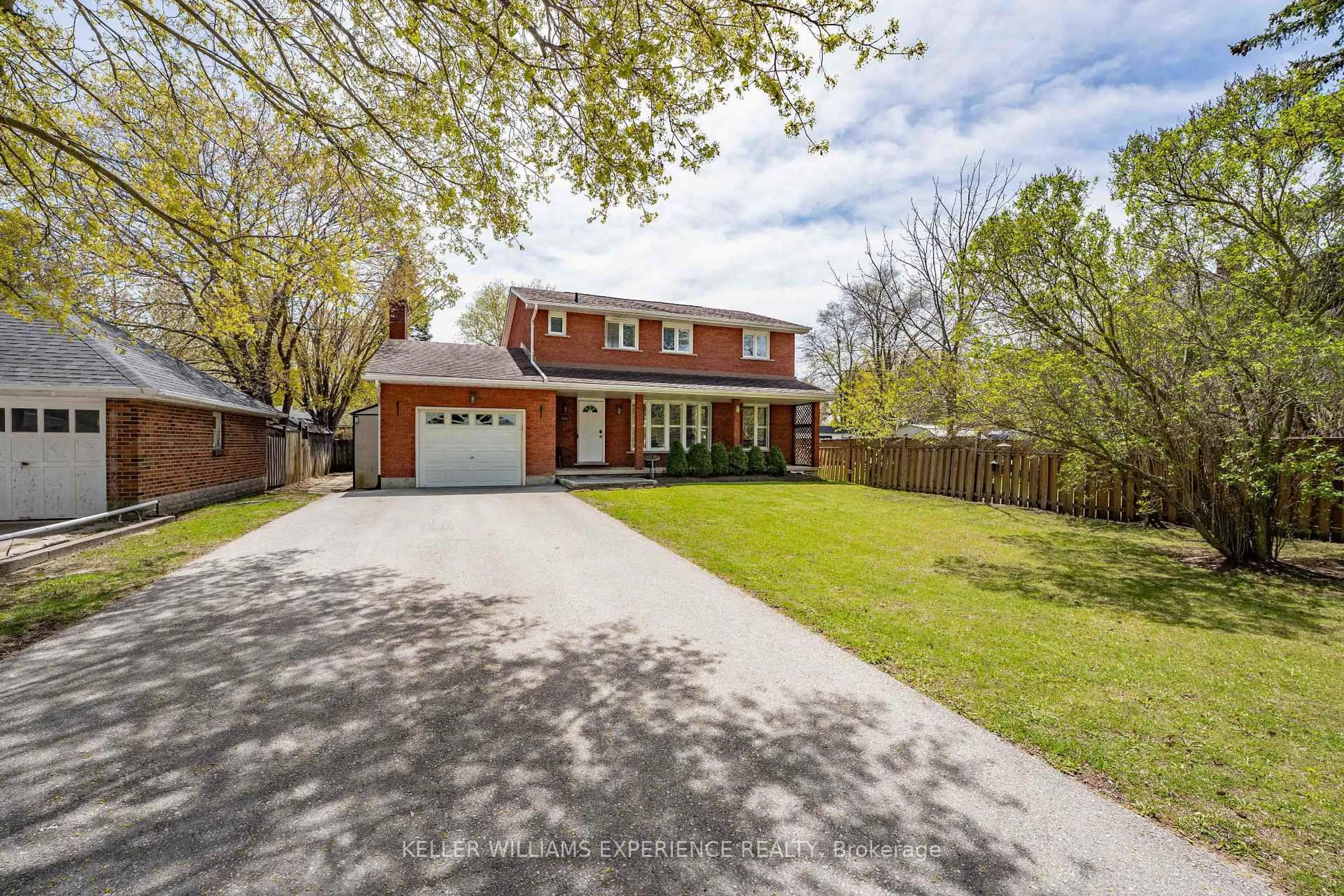 A pic from outside/outdoor area/front of a property/back of a property/a pic from drone, street for 281 Victoria St, New Tecumseth Ontario L9R 1K4