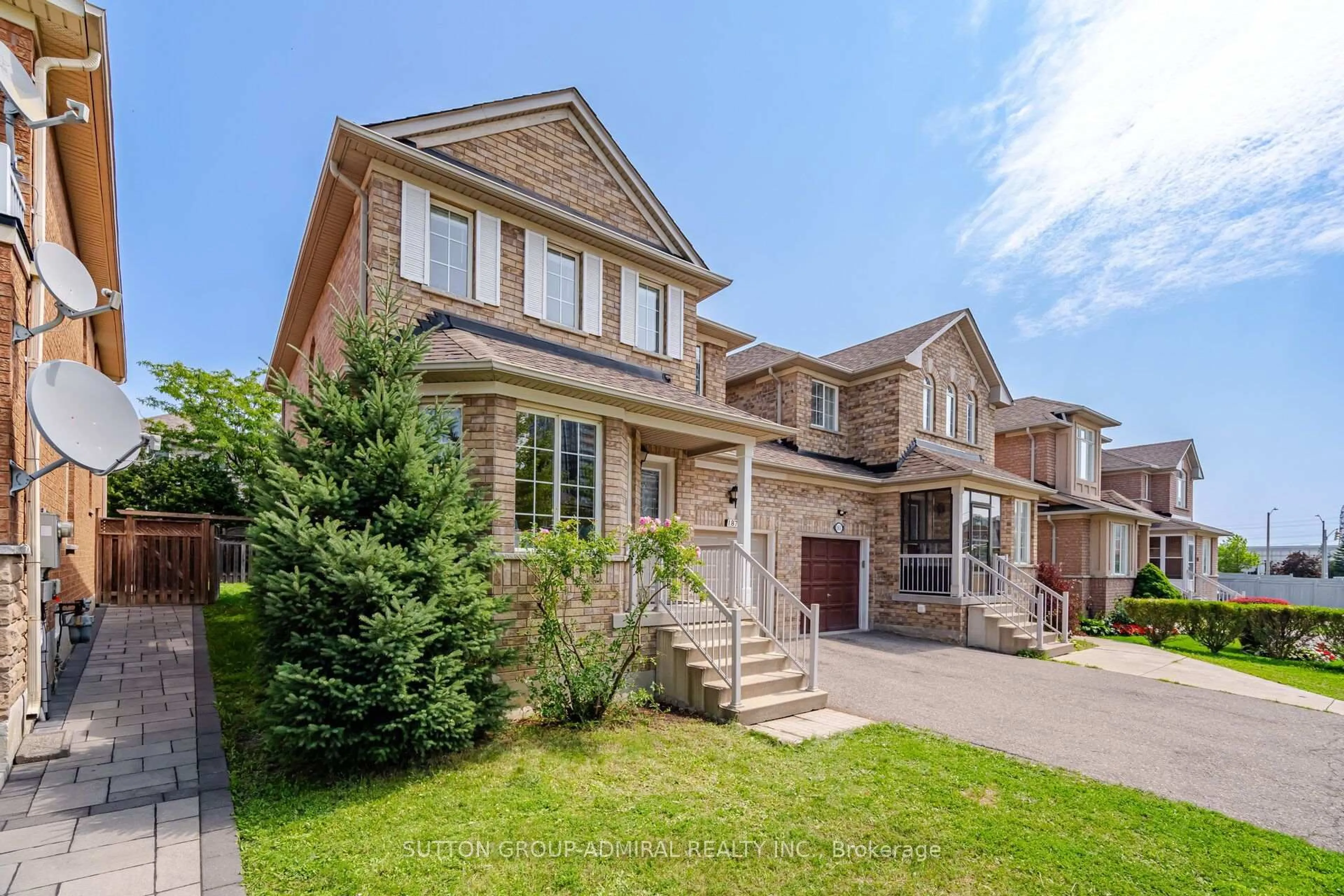 Home with brick exterior material, street for 187 Red Maple Rd, Richmond Hill Ontario L4B 4S6