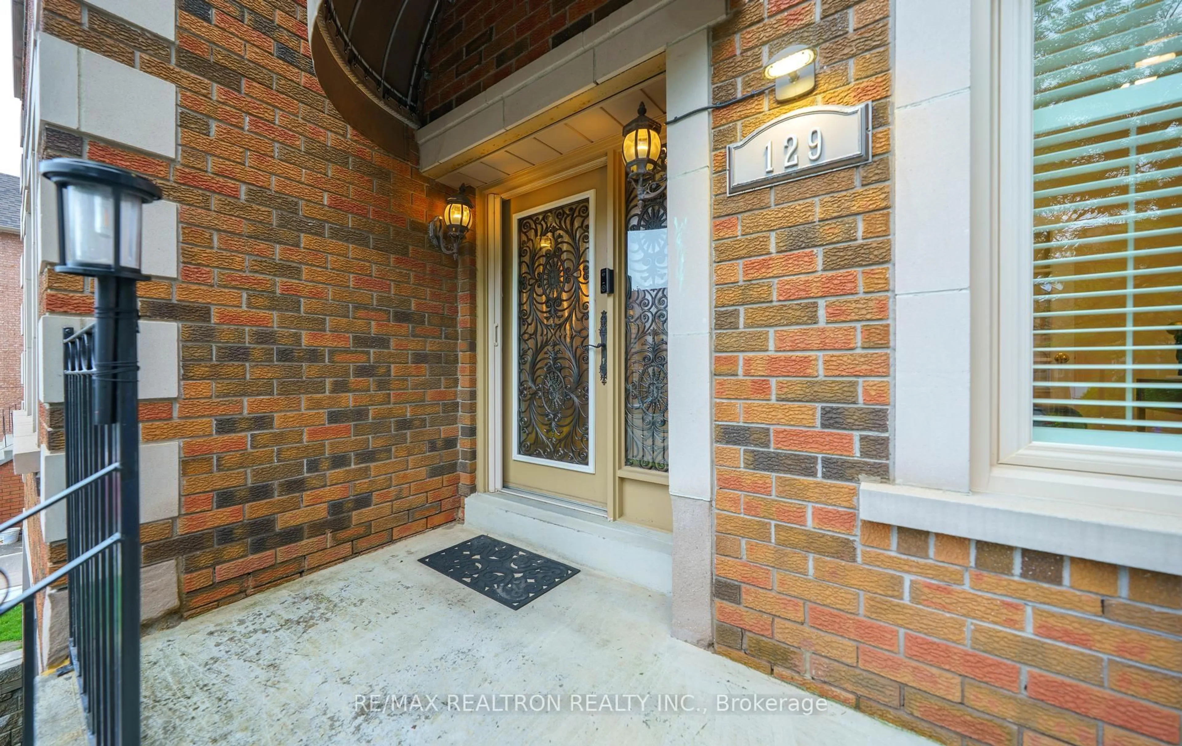 Indoor foyer for 129 Theodore Pl, Vaughan Ontario L4J 8E3
