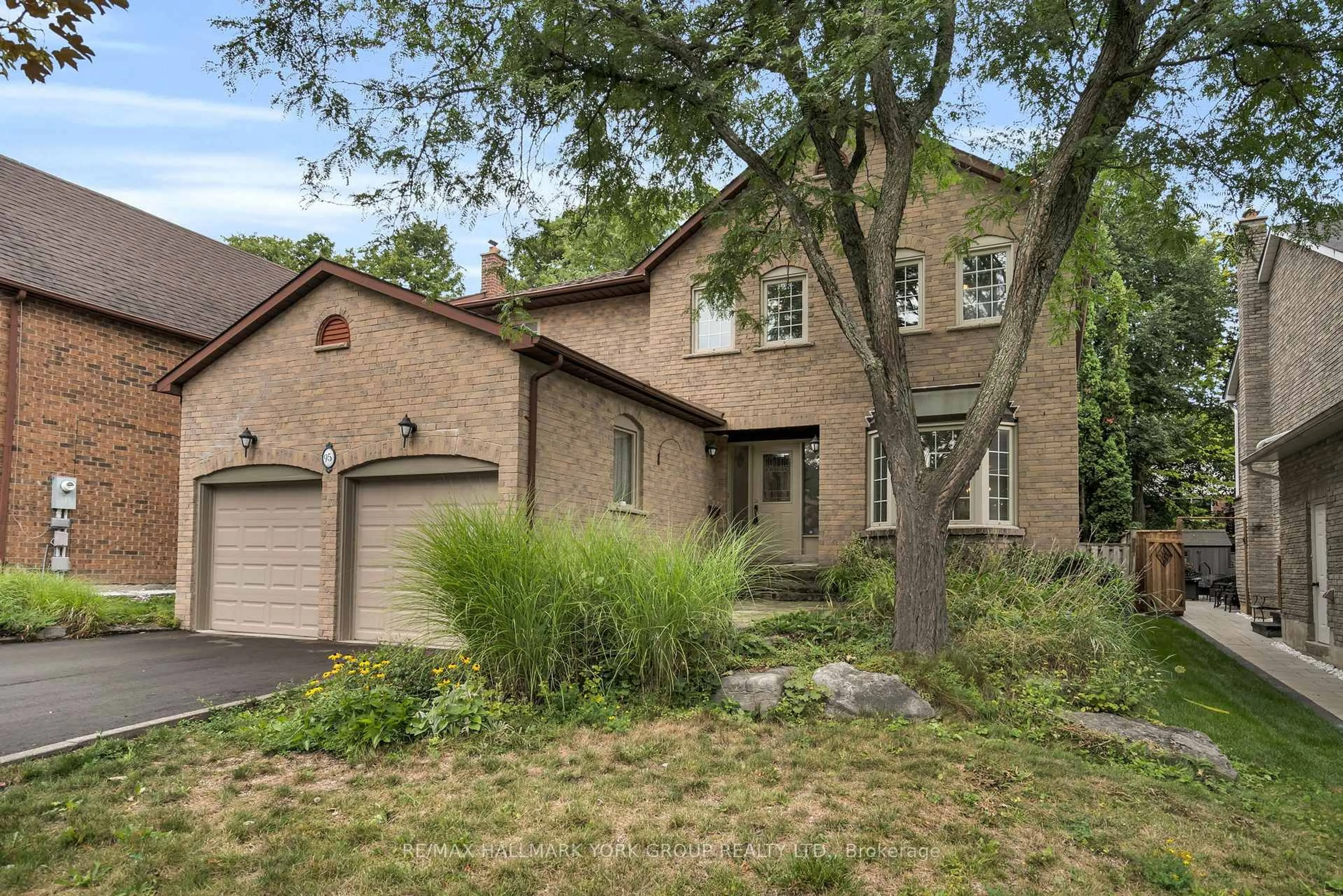 Home with brick exterior material, street for 95 Gilbank Dr, Aurora Ontario L4G 5E2
