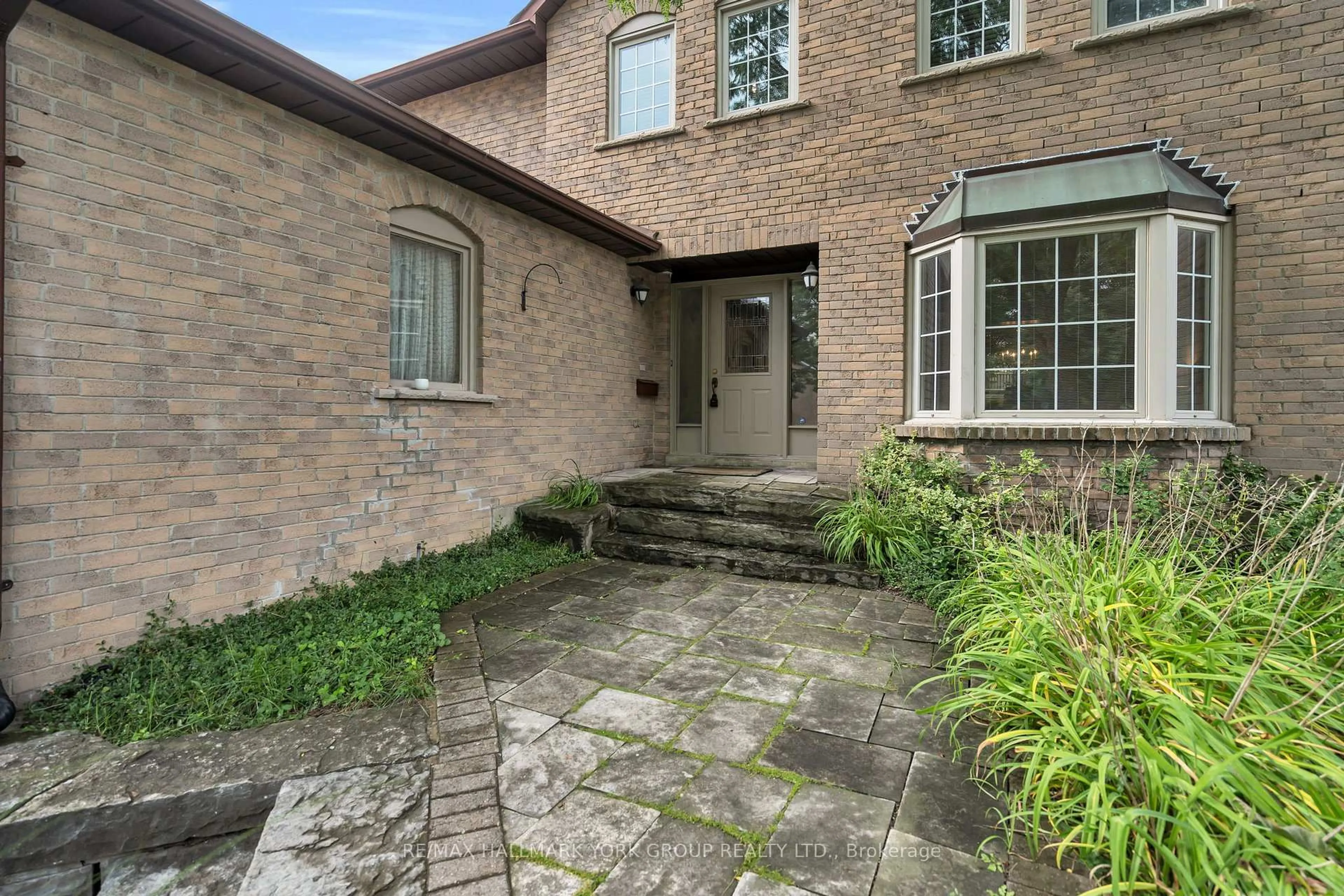 Home with brick exterior material, street for 95 Gilbank Dr, Aurora Ontario L4G 5E2