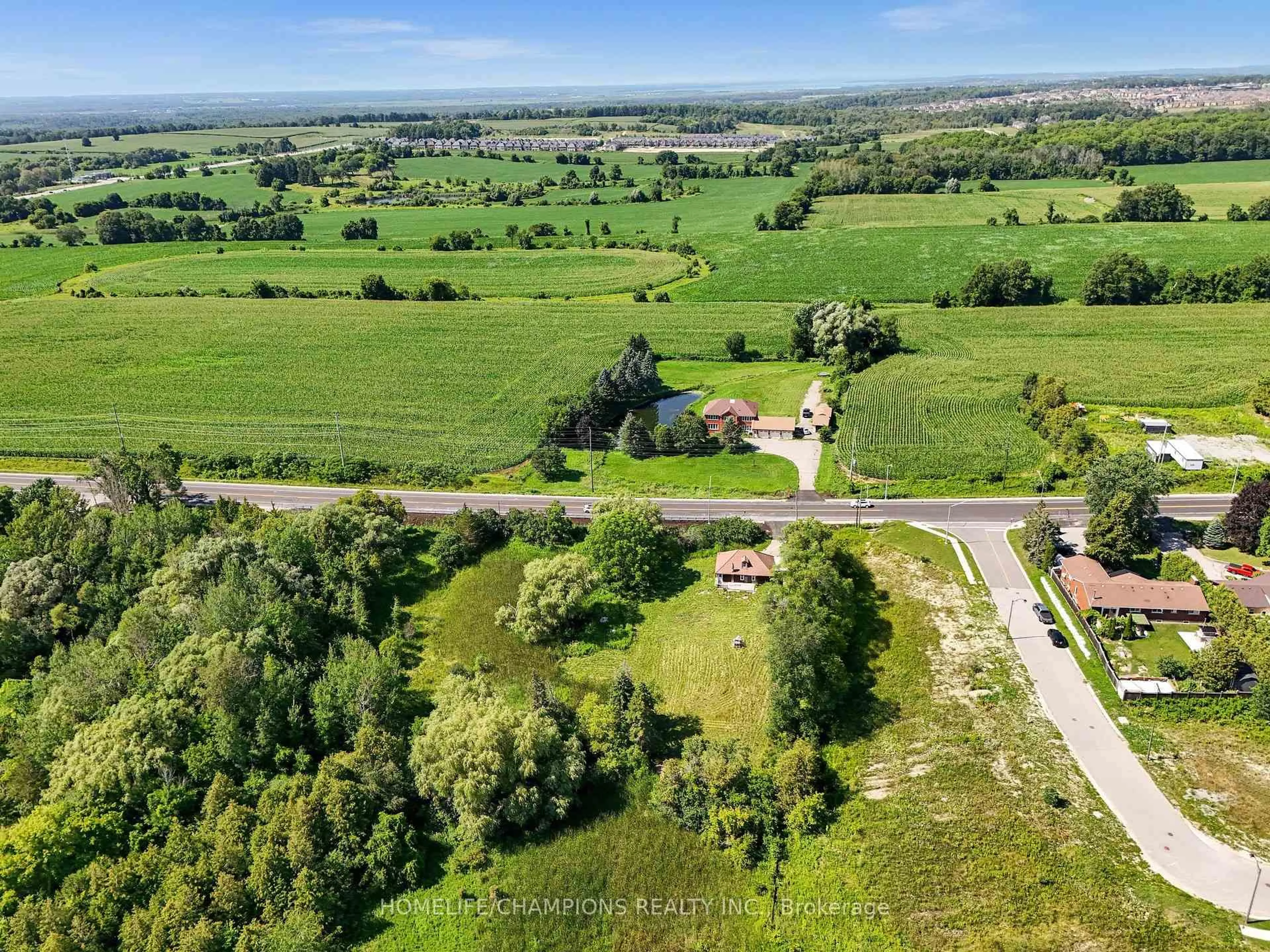 A pic from outside/outdoor area/front of a property/back of a property/a pic from drone, unknown for 997 Mount Albert Rd, East Gwillimbury Ontario L0G 1V0