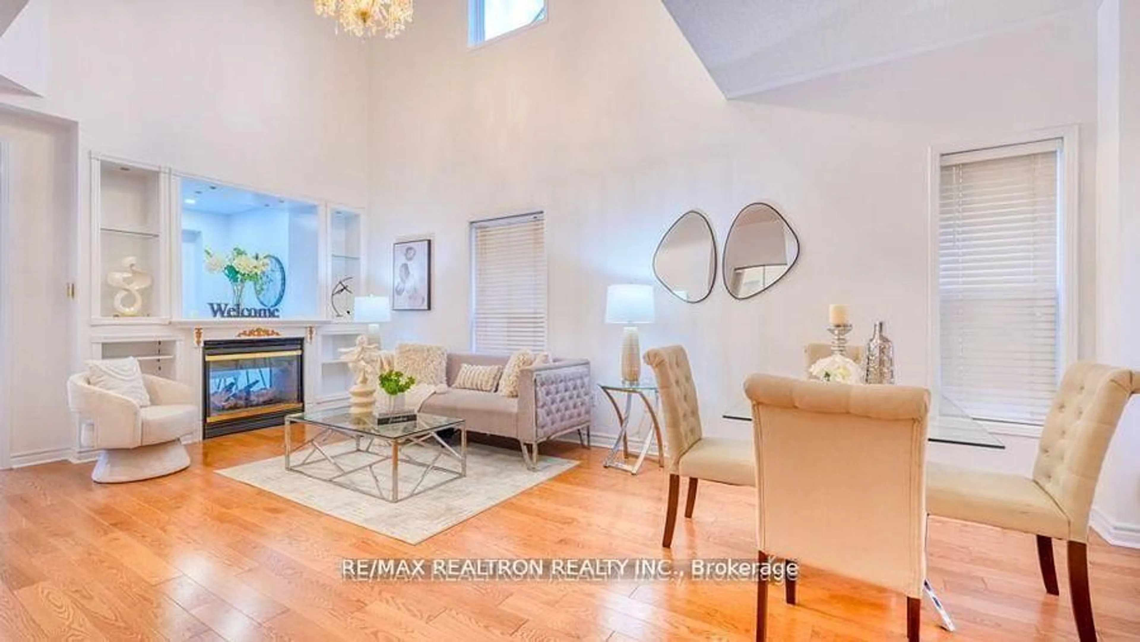 Living room with furniture, unknown for 89 English Oak Dr, Richmond Hill Ontario L4E 3X4