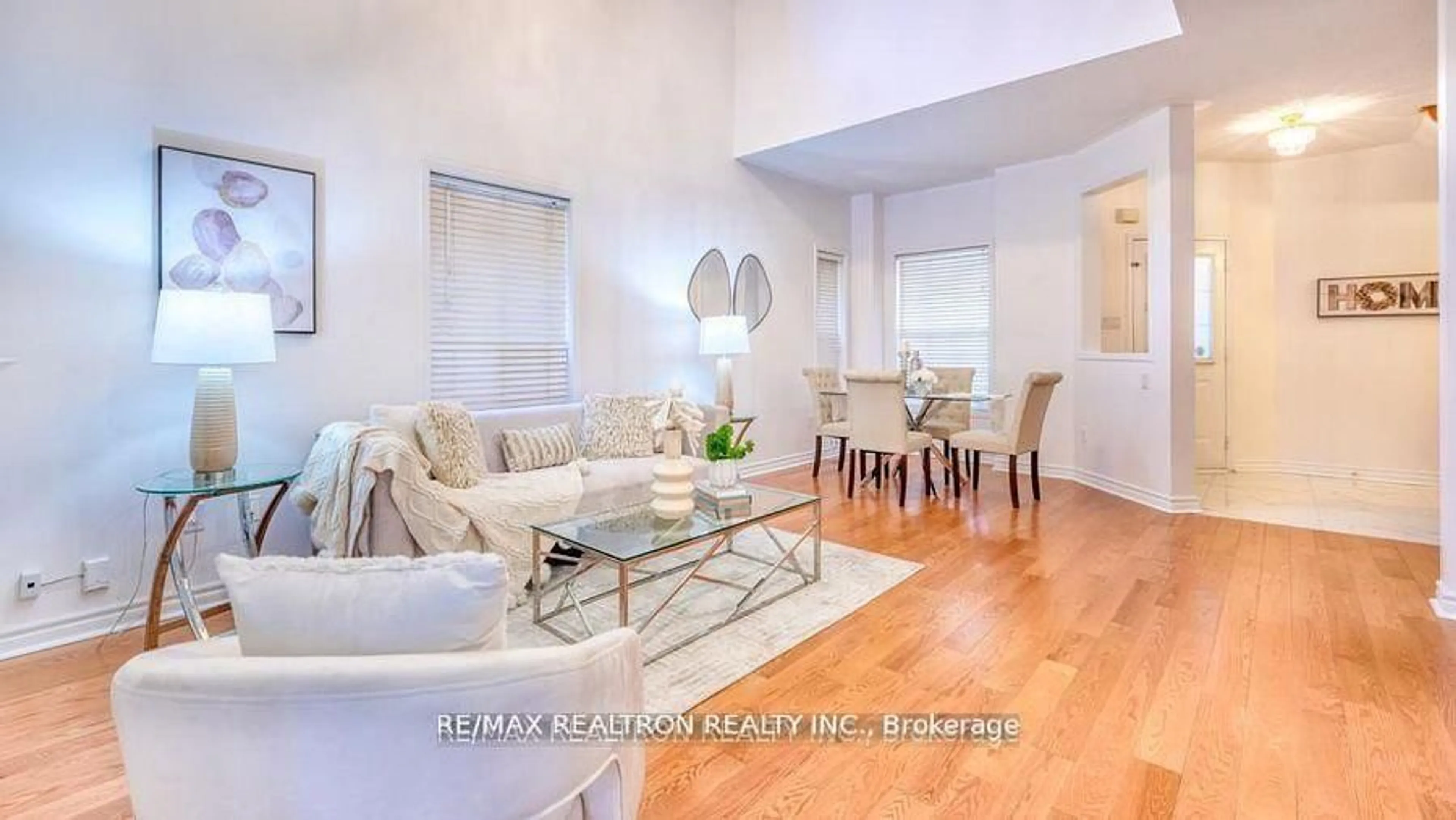 Living room with furniture, unknown for 89 English Oak Dr, Richmond Hill Ontario L4E 3X4