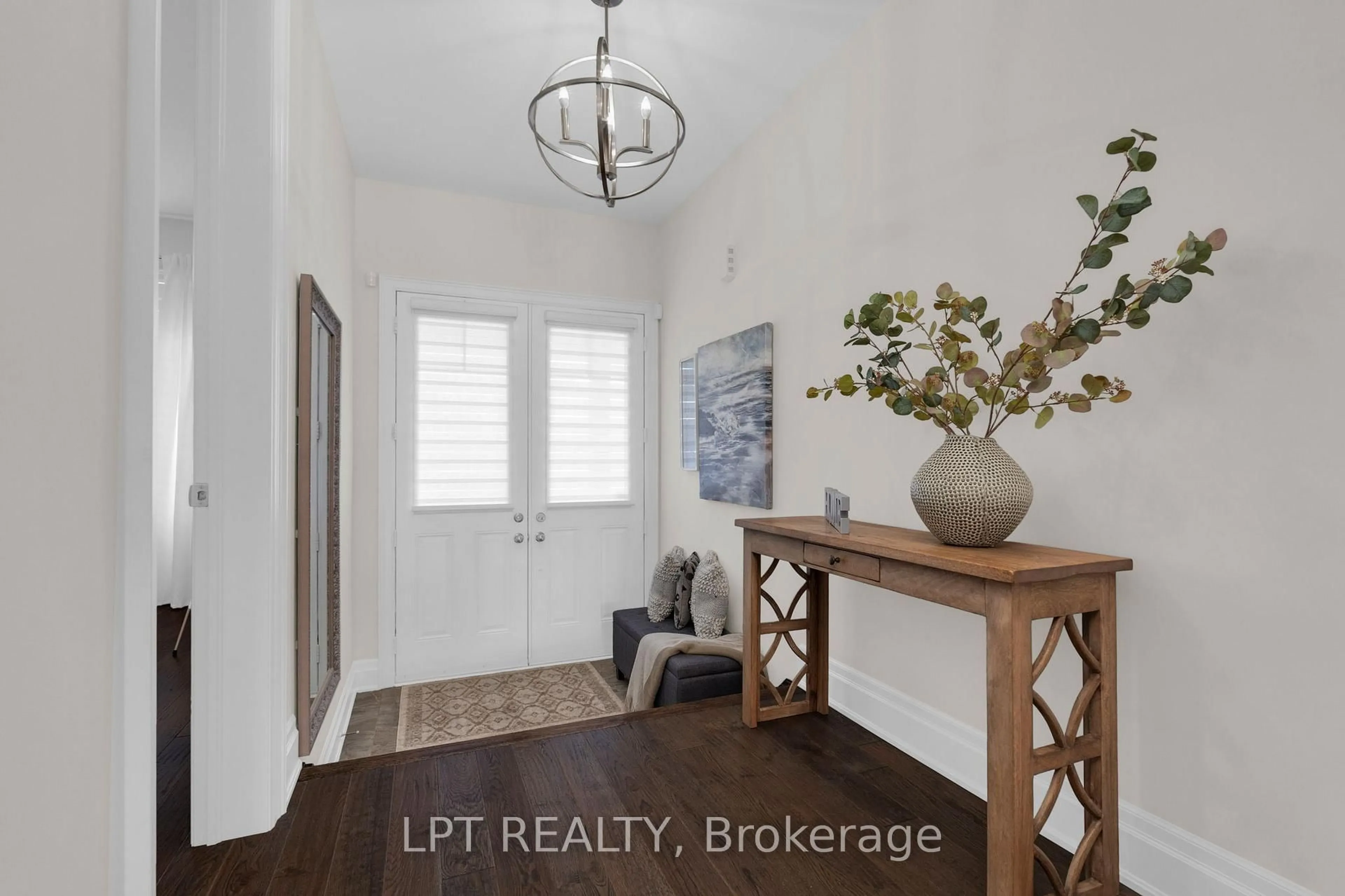Indoor entryway for 1333 Harrington St, Innisfil Ontario L0L 1W0