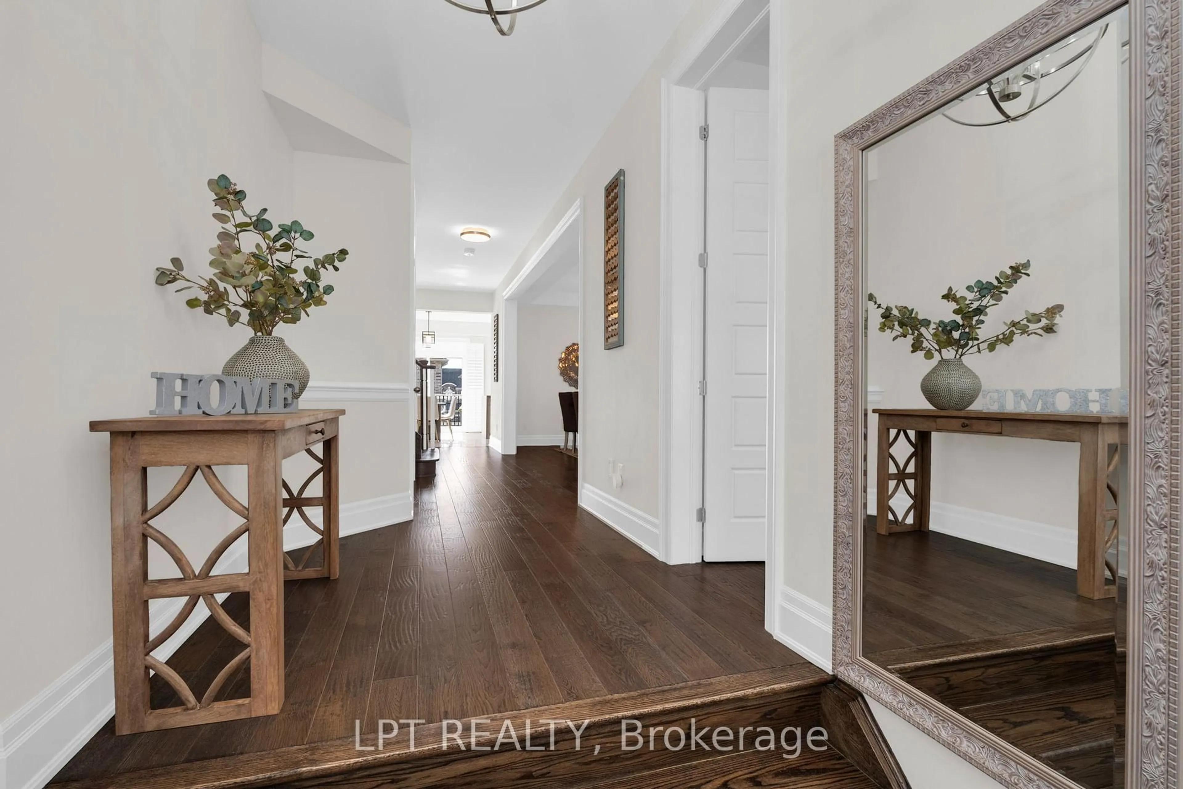 Indoor entryway for 1333 Harrington St, Innisfil Ontario L0L 1W0