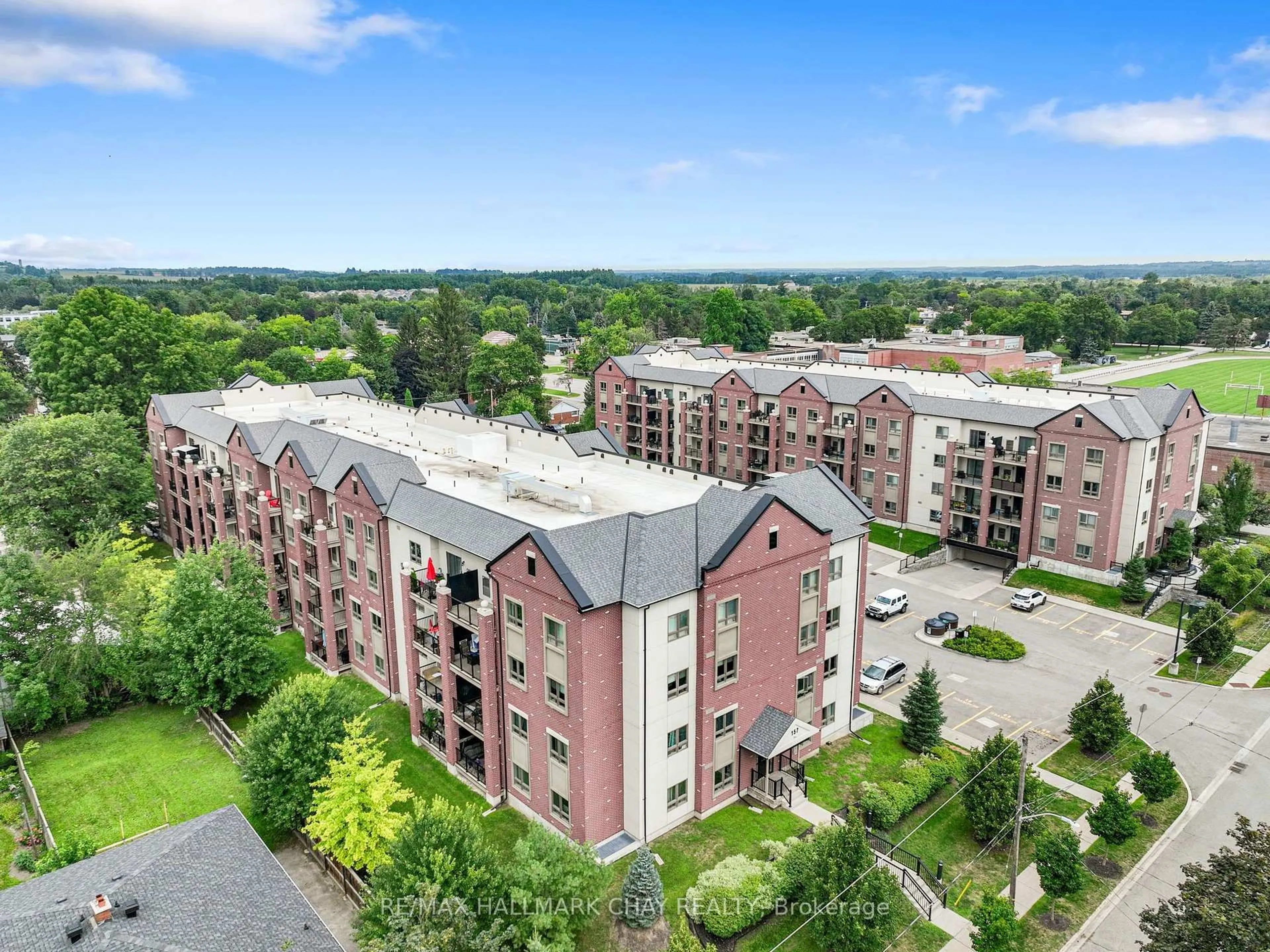 A pic from outside/outdoor area/front of a property/back of a property/a pic from drone, city buildings view from balcony for 157 WELLINGTON St #404, New Tecumseth Ontario L9R 0R7