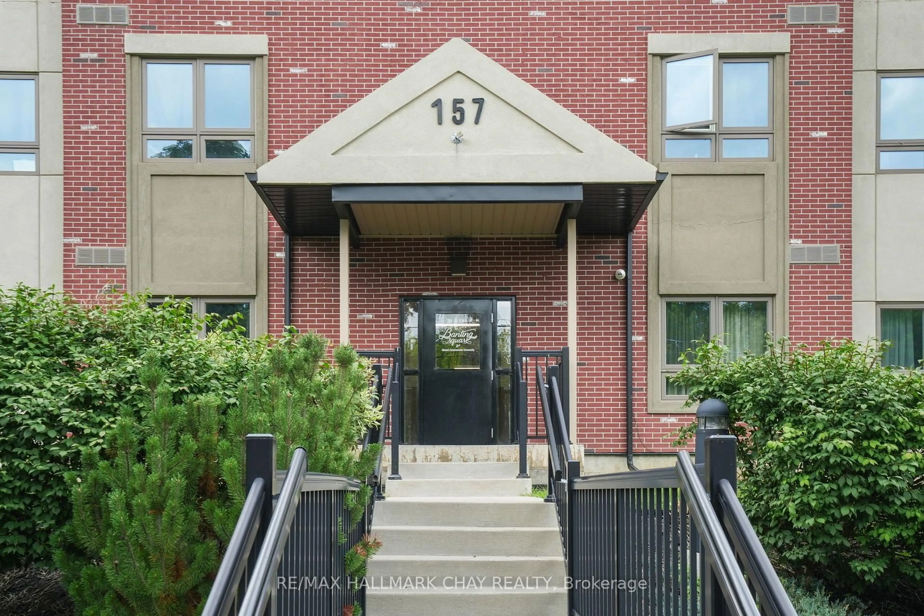 Indoor foyer for 157 WELLINGTON St #404, New Tecumseth Ontario L9R 0R7