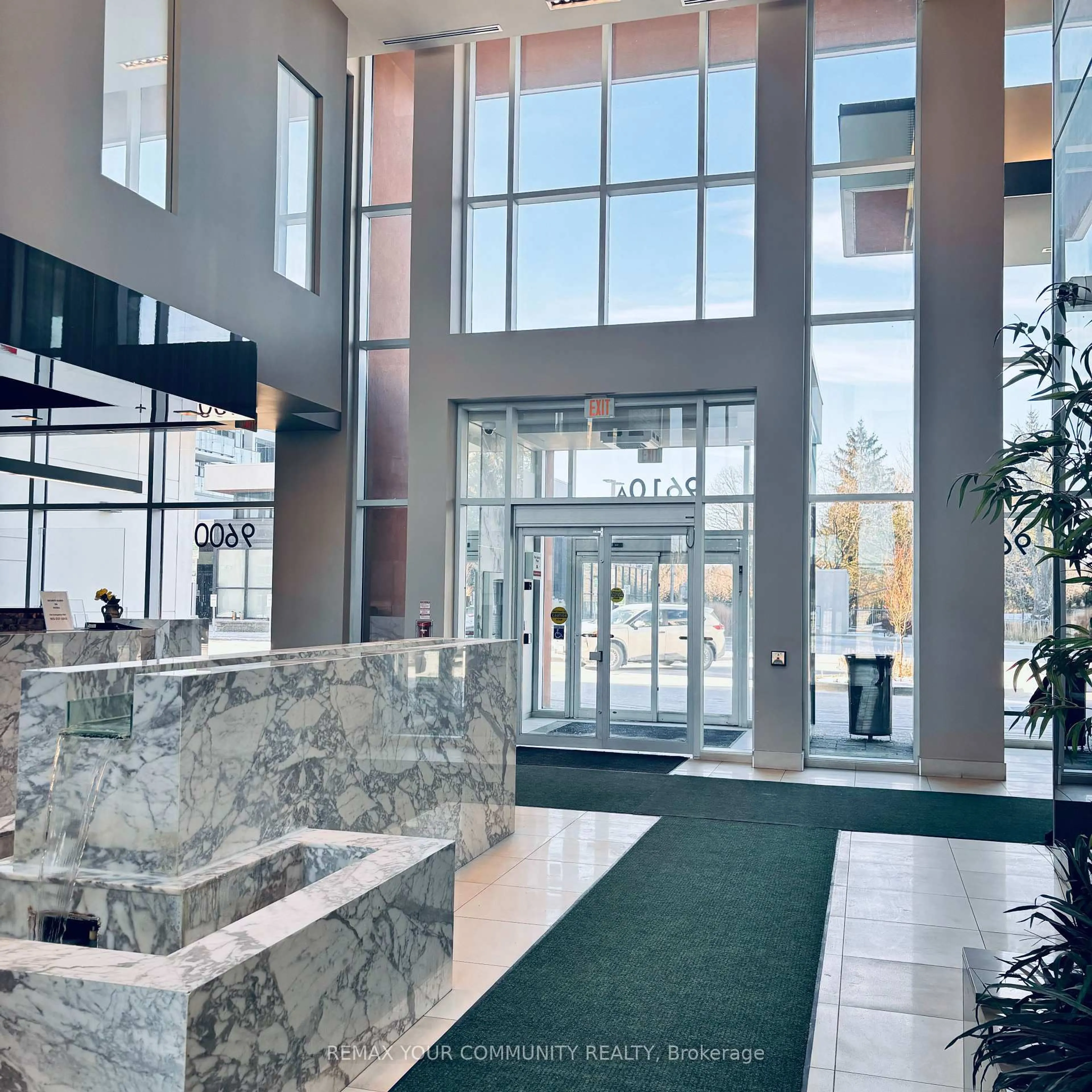Indoor foyer for 9600 YONGE St #318B, Richmond Hill Ontario L4C 0X3