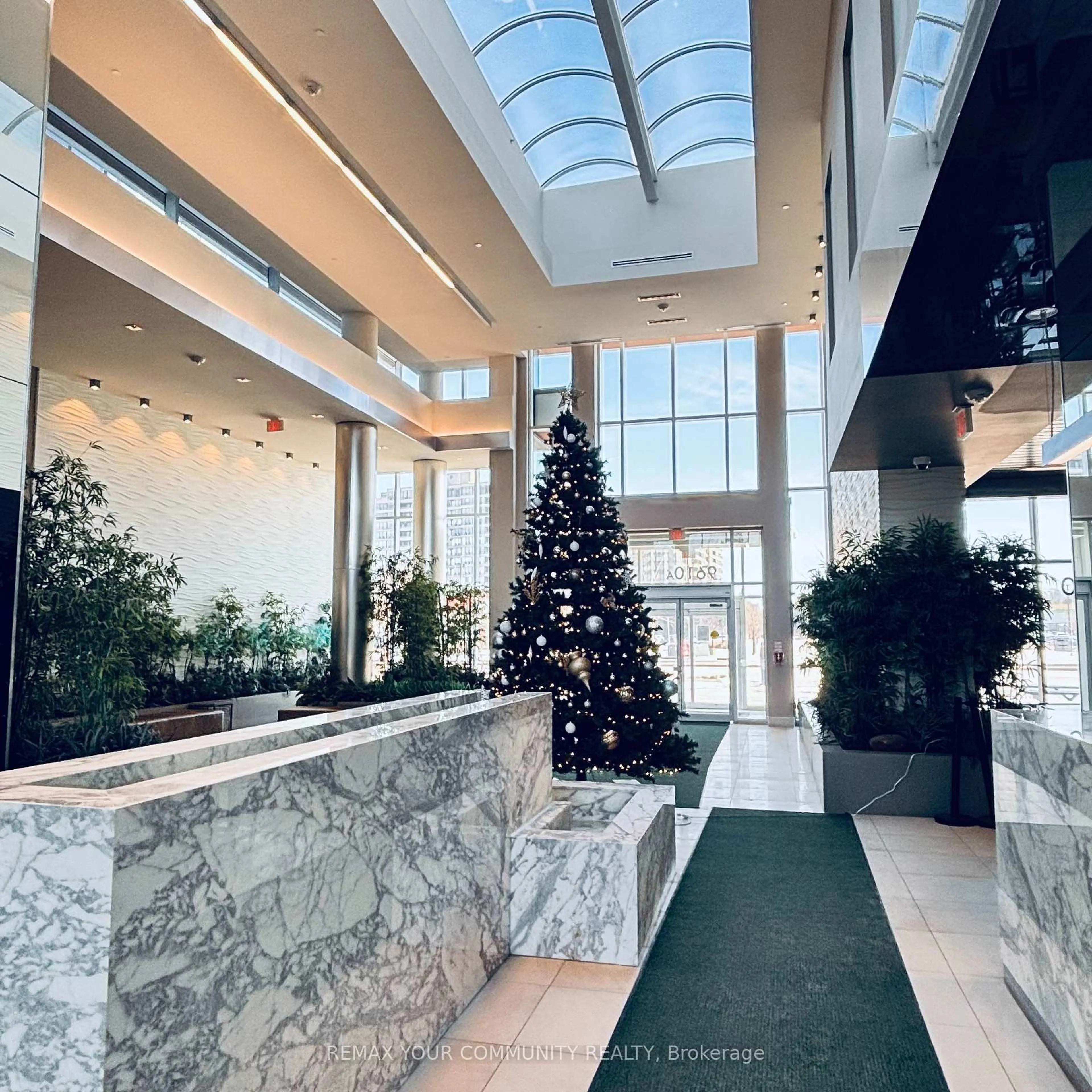 Lobby for 9600 YONGE St #318B, Richmond Hill Ontario L4C 0X3