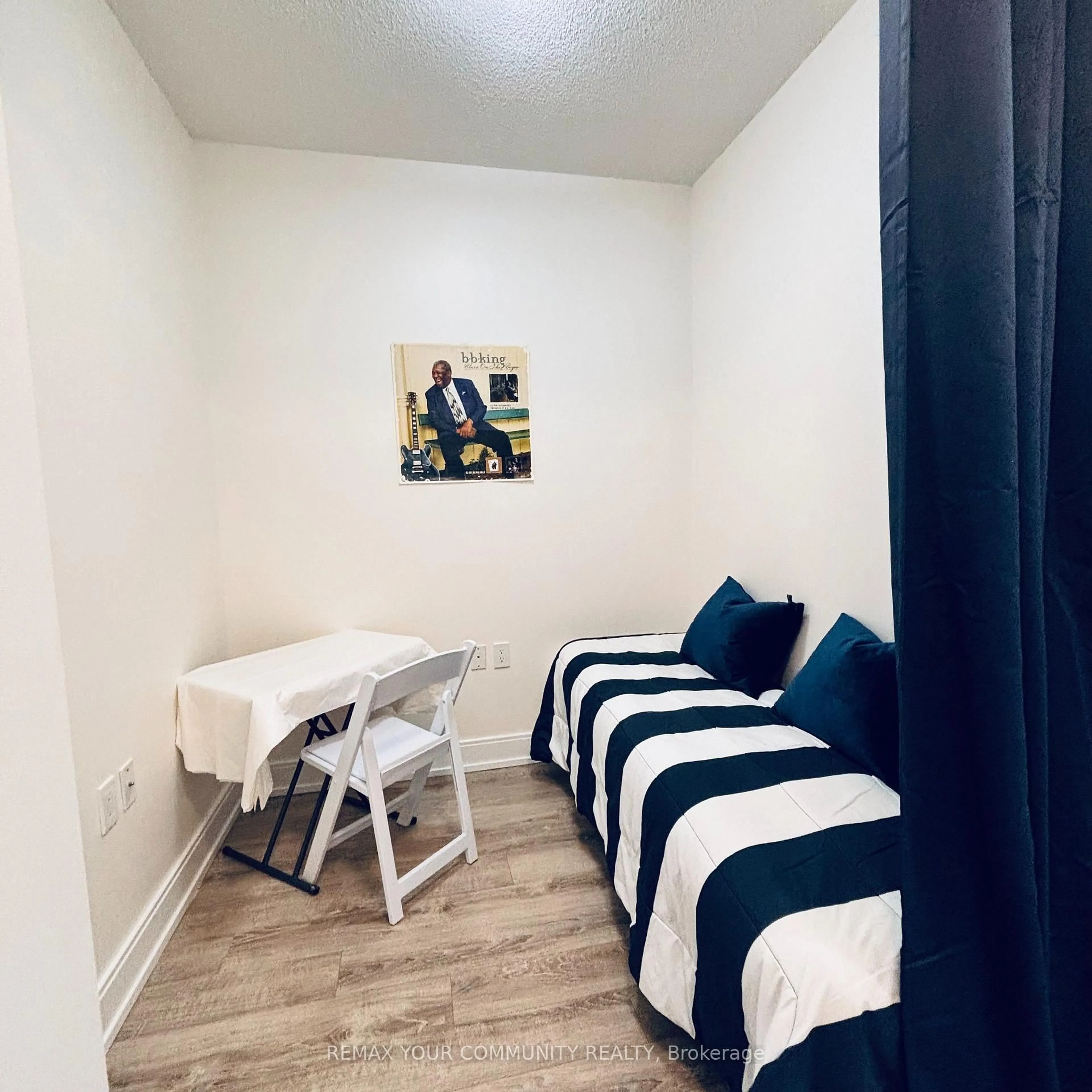 A pic of a room for 9600 YONGE St #318B, Richmond Hill Ontario L4C 0X3