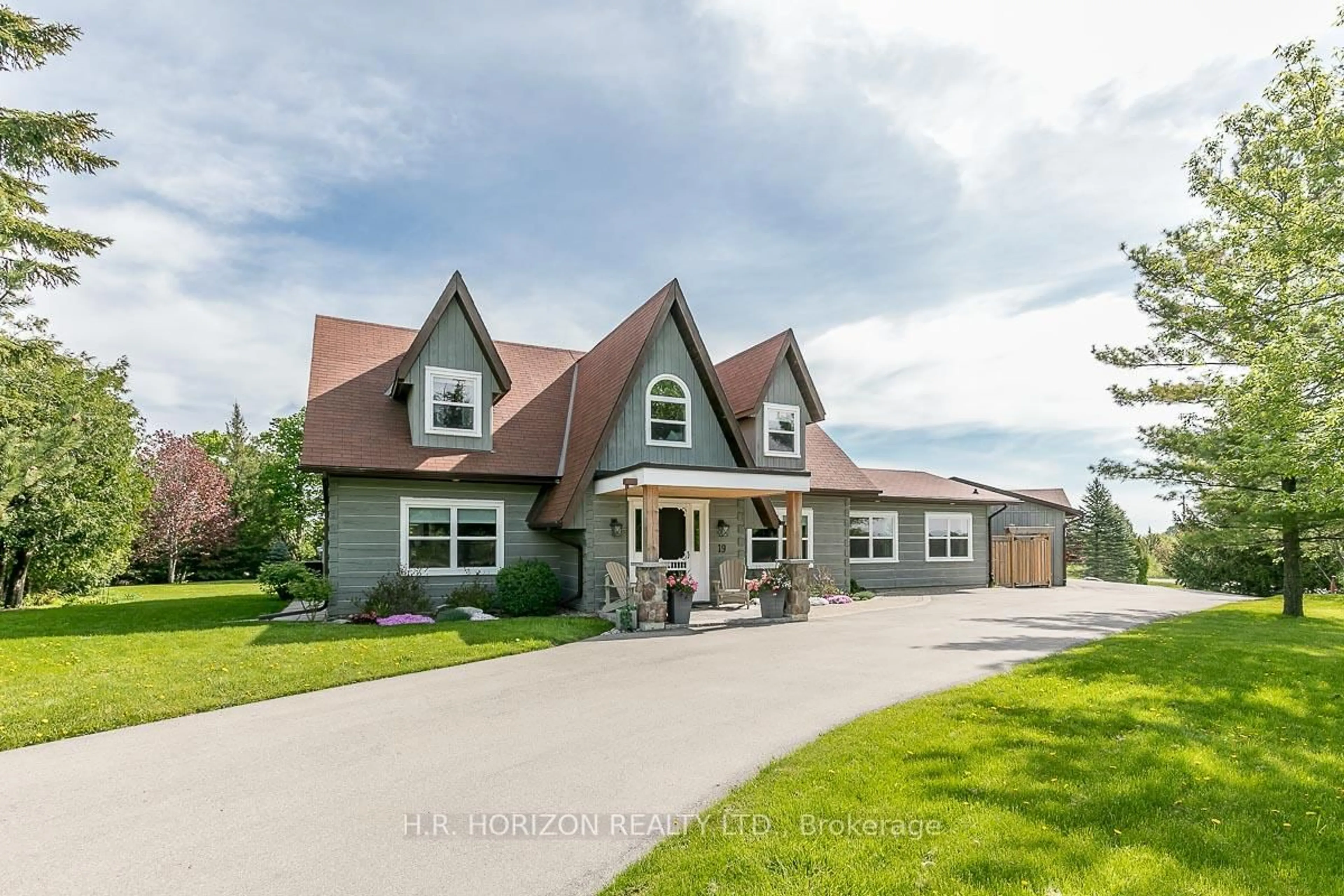 Home with brick exterior material, unknown for 19 Mulock Dr, Bradford West Gwillimbury Ontario L0G 1B0