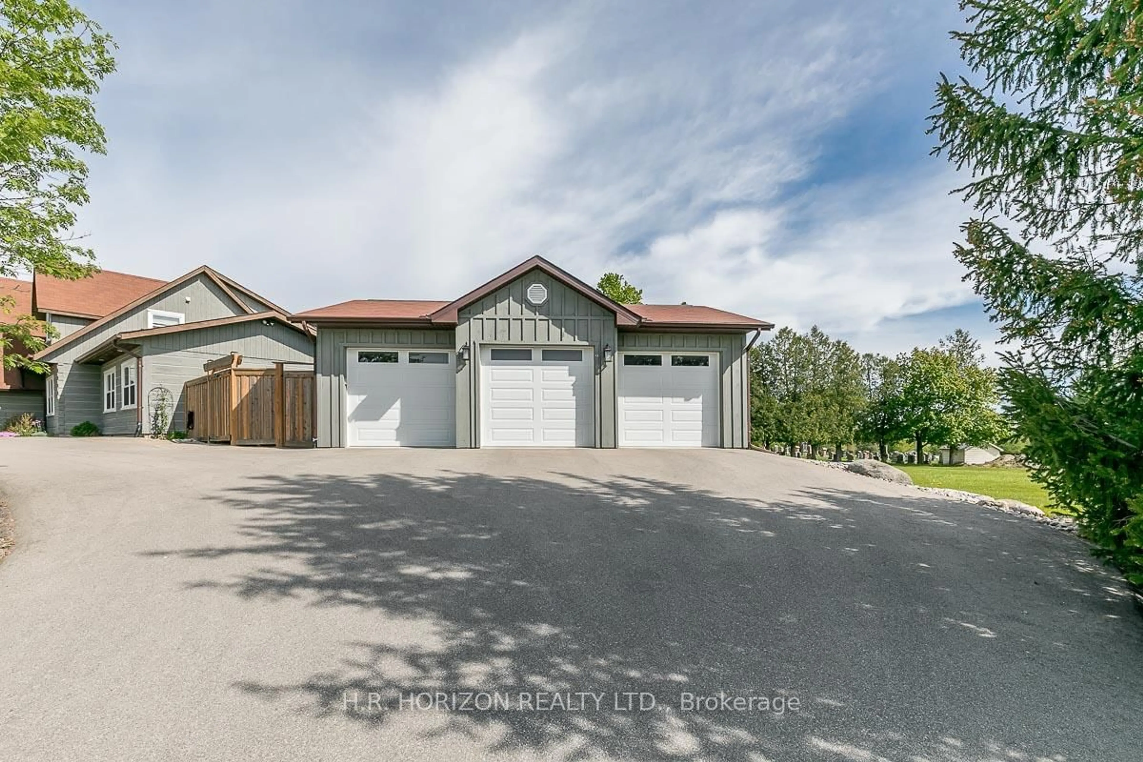 Indoor garage for 19 Mulock Dr, Bradford West Gwillimbury Ontario L0G 1B0