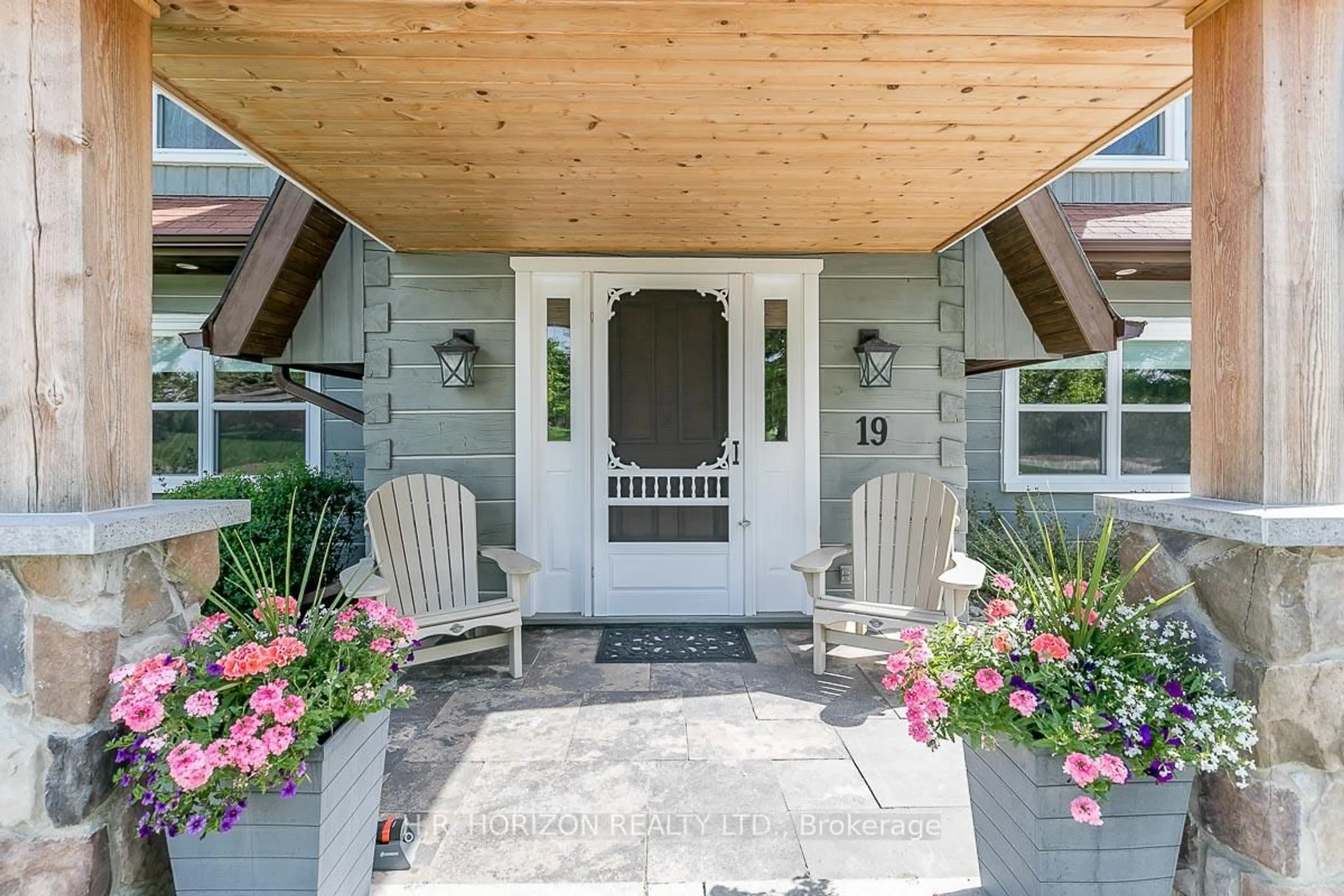Indoor entryway for 19 Mulock Dr, Bradford West Gwillimbury Ontario L0G 1B0