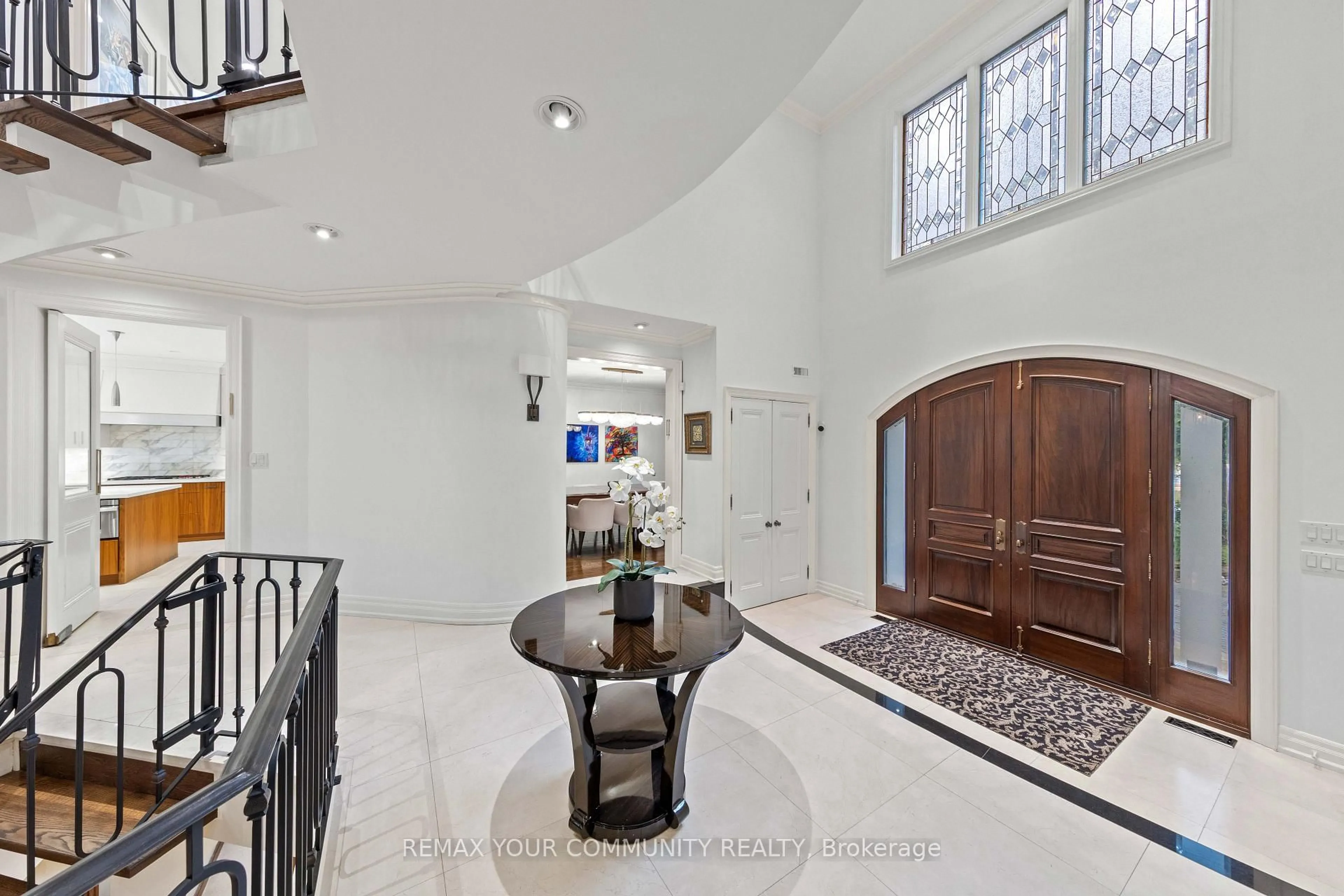 Indoor foyer for 75 Arnold Ave, Vaughan Ontario L4J 1B4