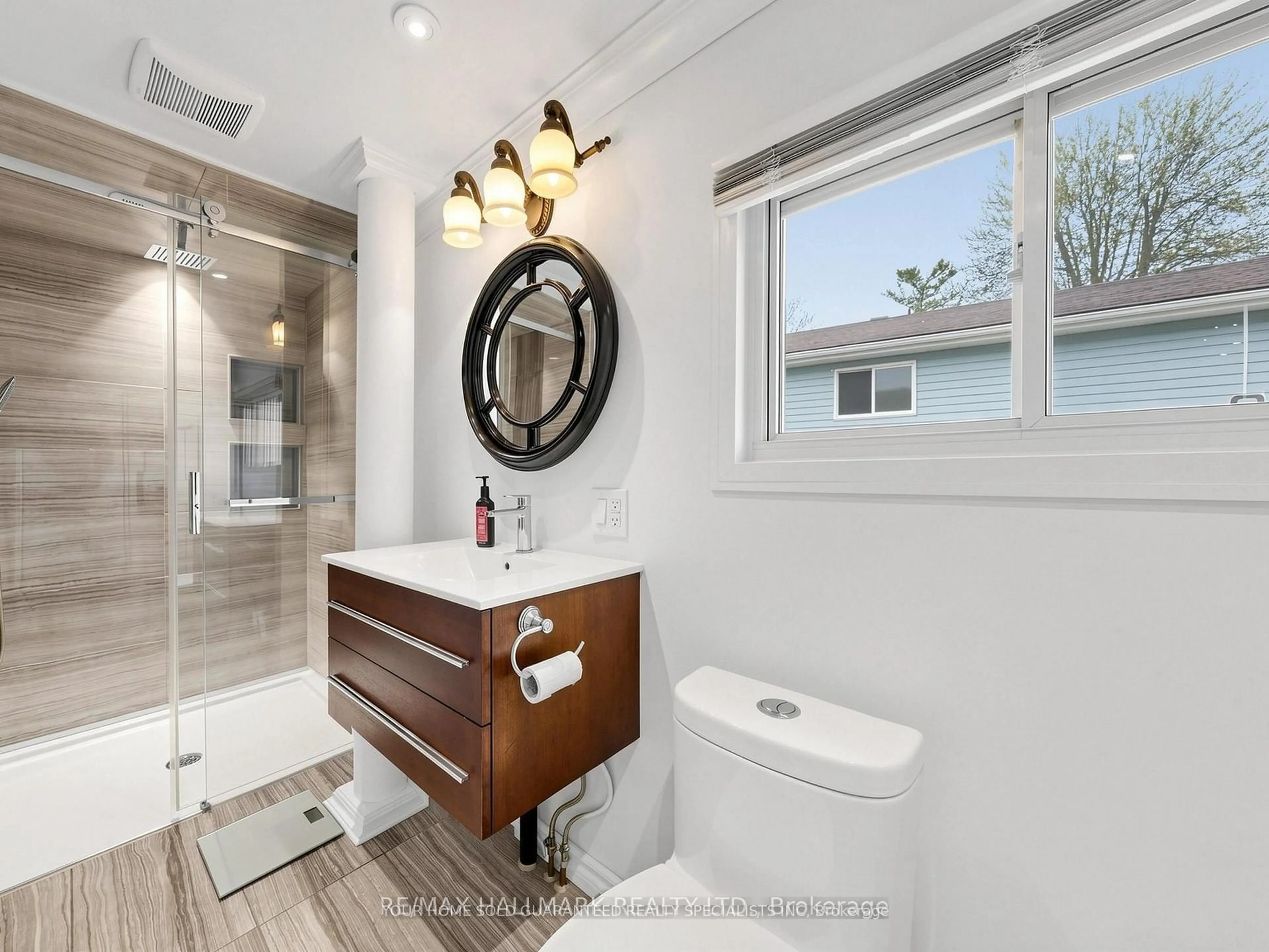 Contemporary bathroom, ceramic/tile floor for 1053 Elm Rd, Innisfil Ontario L0L 1C0