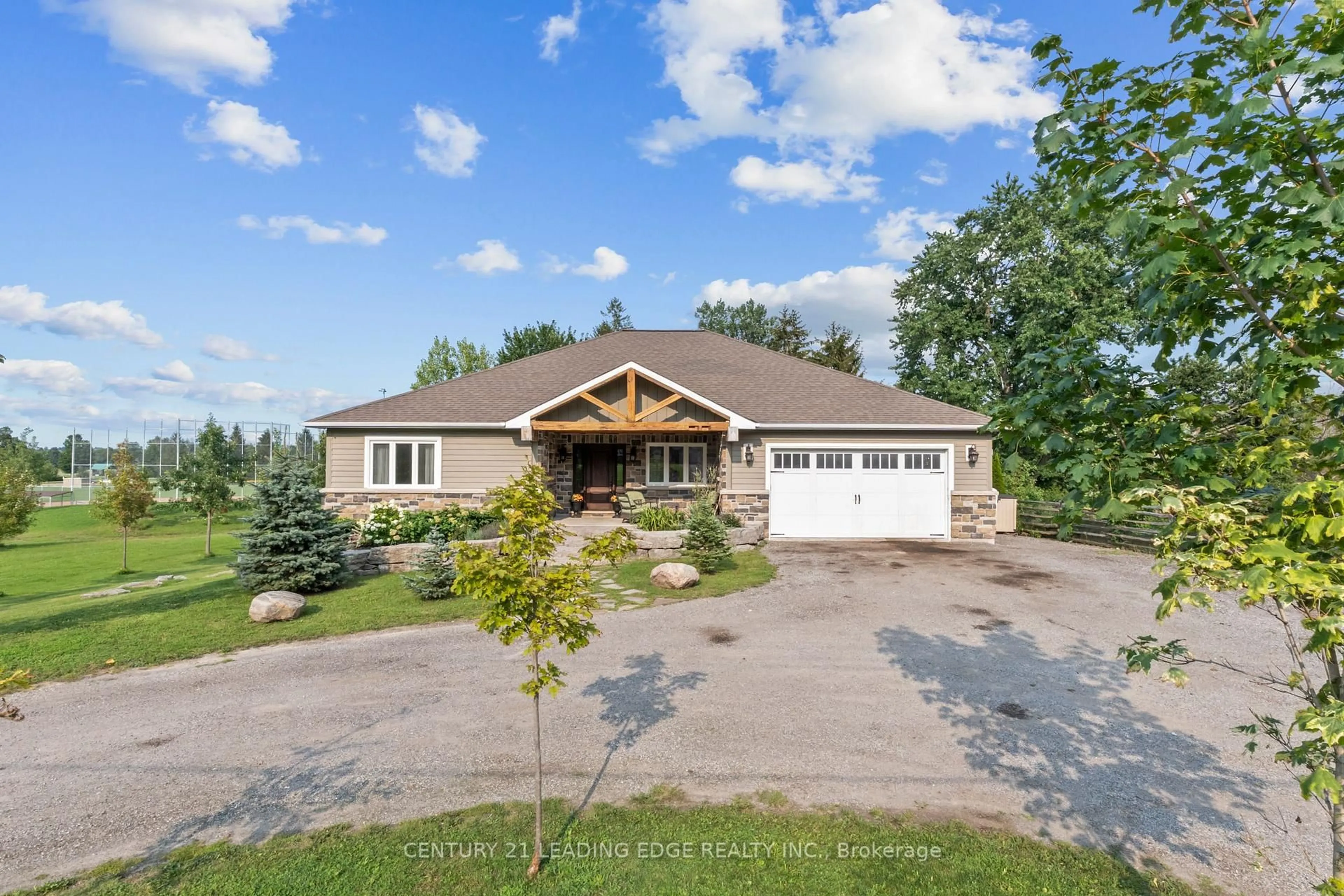 A pic from outside/outdoor area/front of a property/back of a property/a pic from drone, unknown for 315 Main St, Uxbridge Ontario L9P 1R6