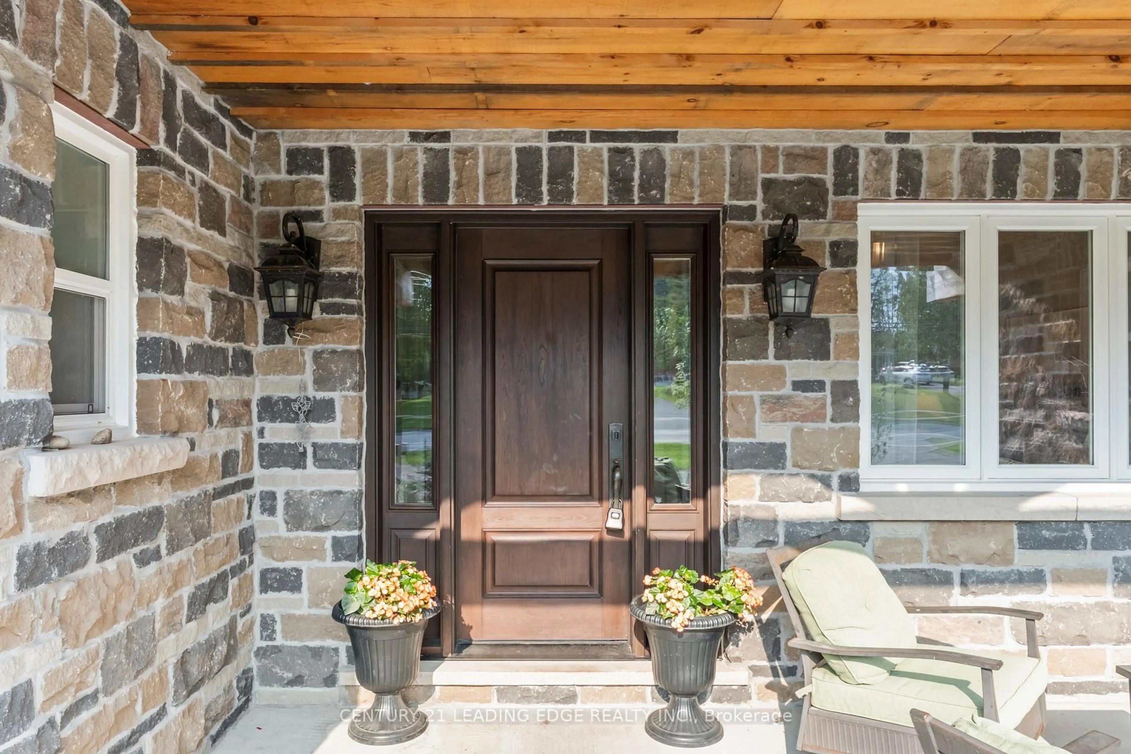 Indoor entryway for 315 Main St, Uxbridge Ontario L9P 1R6
