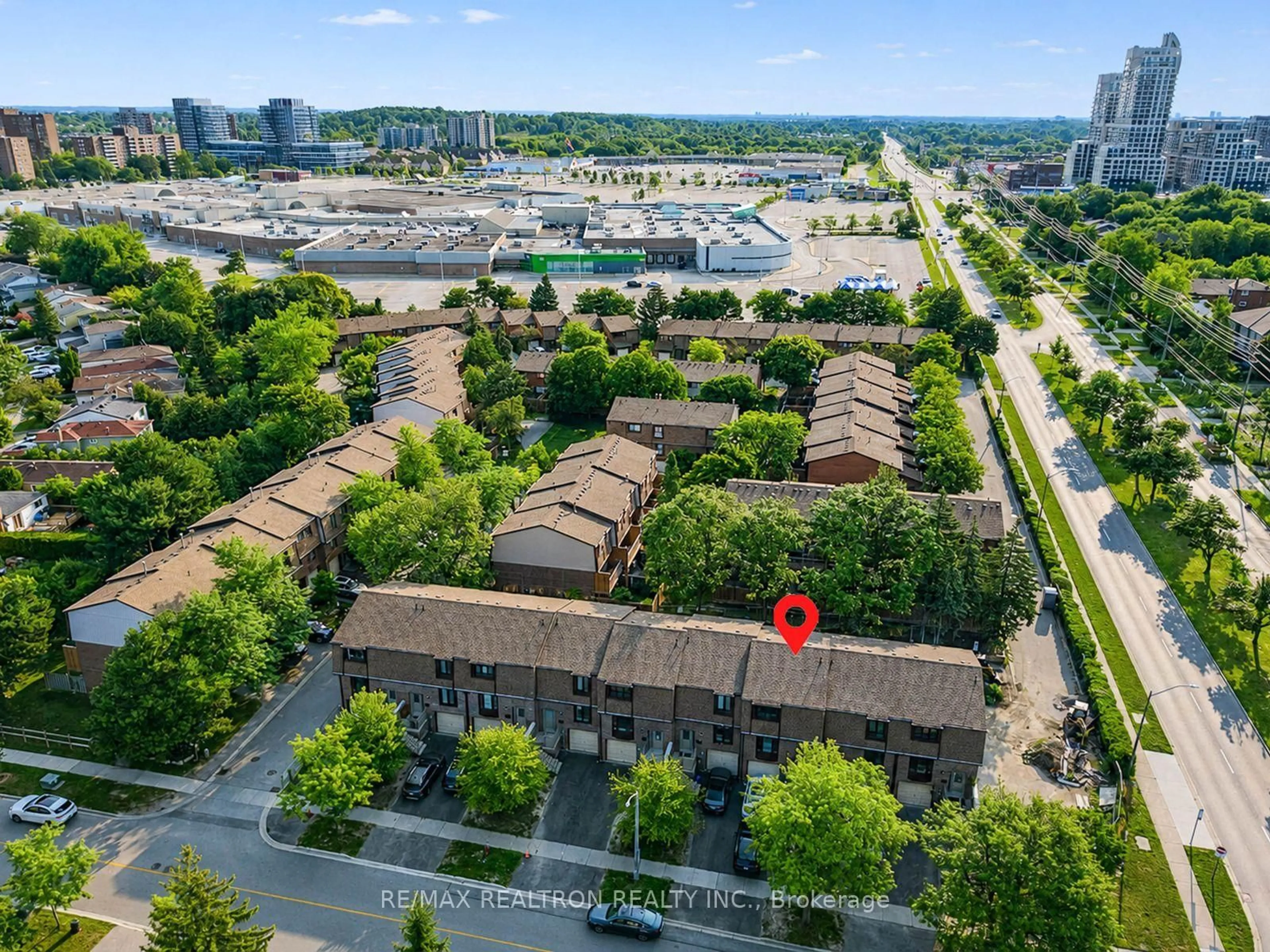 A pic from outside/outdoor area/front of a property/back of a property/a pic from drone, city buildings view from balcony for 11 Plaisance Rd #3, Richmond Hill Ontario L4C 5H1