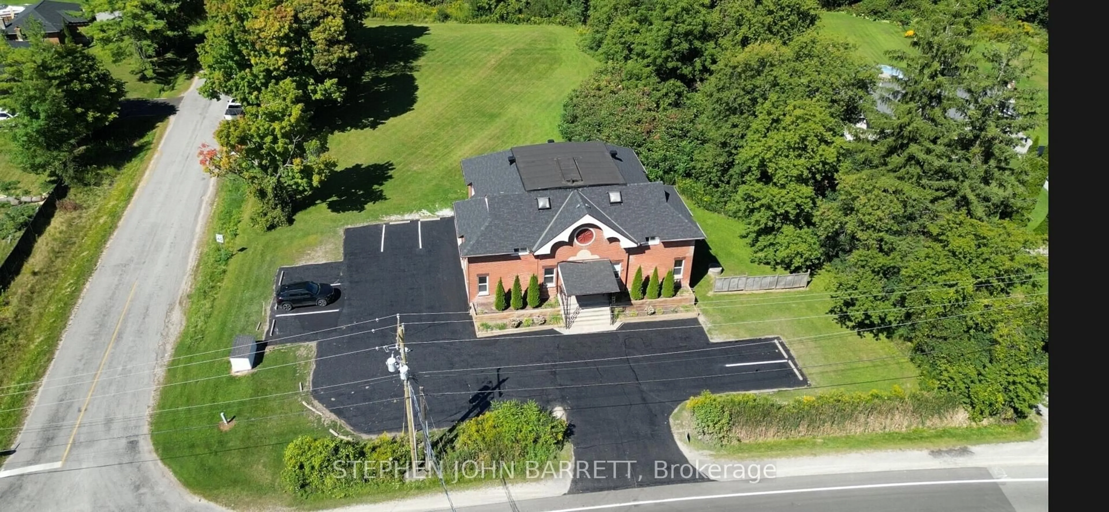 A pic from outside/outdoor area/front of a property/back of a property/a pic from drone, building for 320 Pefferlaw Rd, Georgina Ontario L0E 1N0