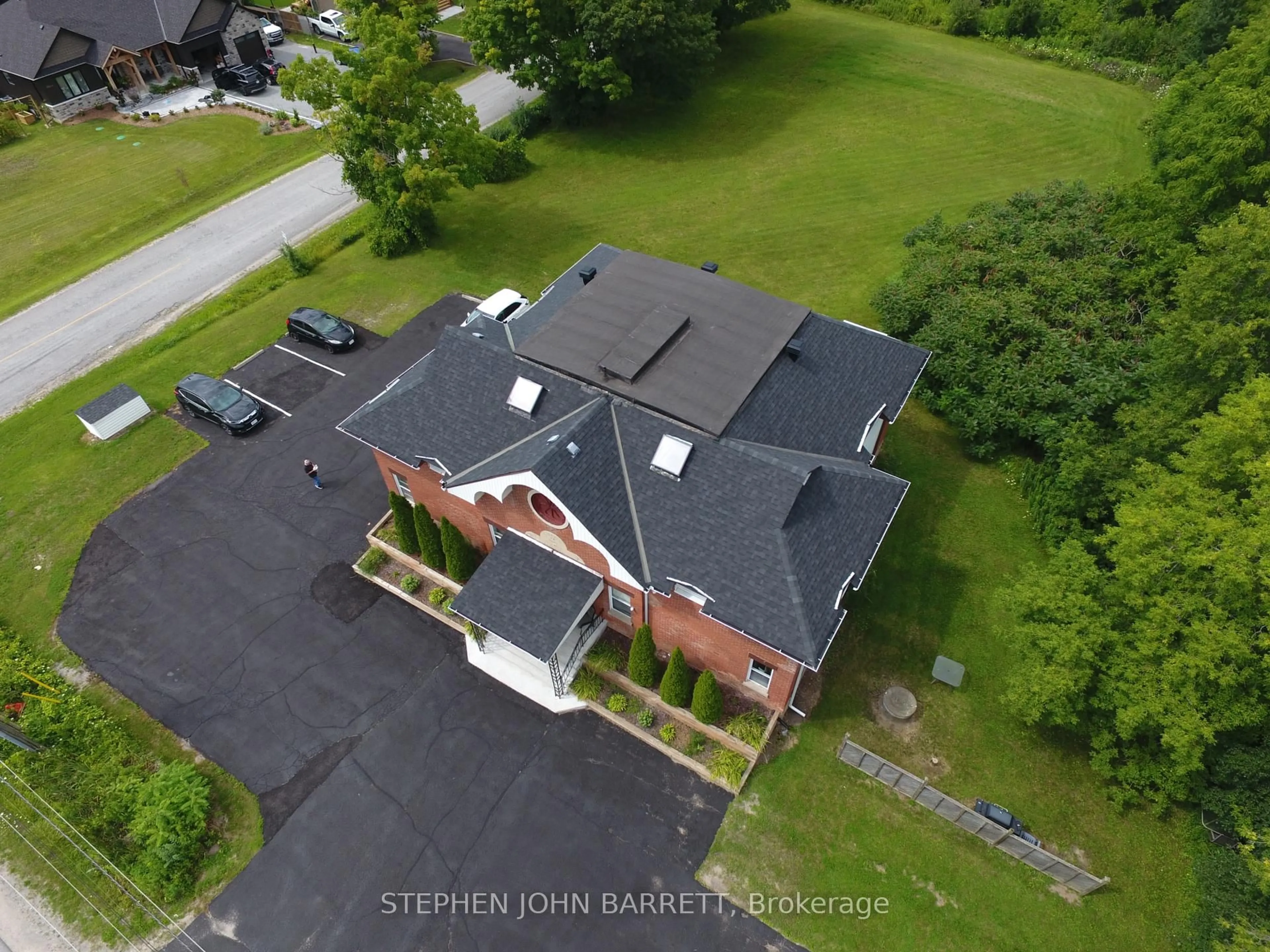 A pic from outside/outdoor area/front of a property/back of a property/a pic from drone, building for 320 Pefferlaw Rd, Georgina Ontario L0E 1N0