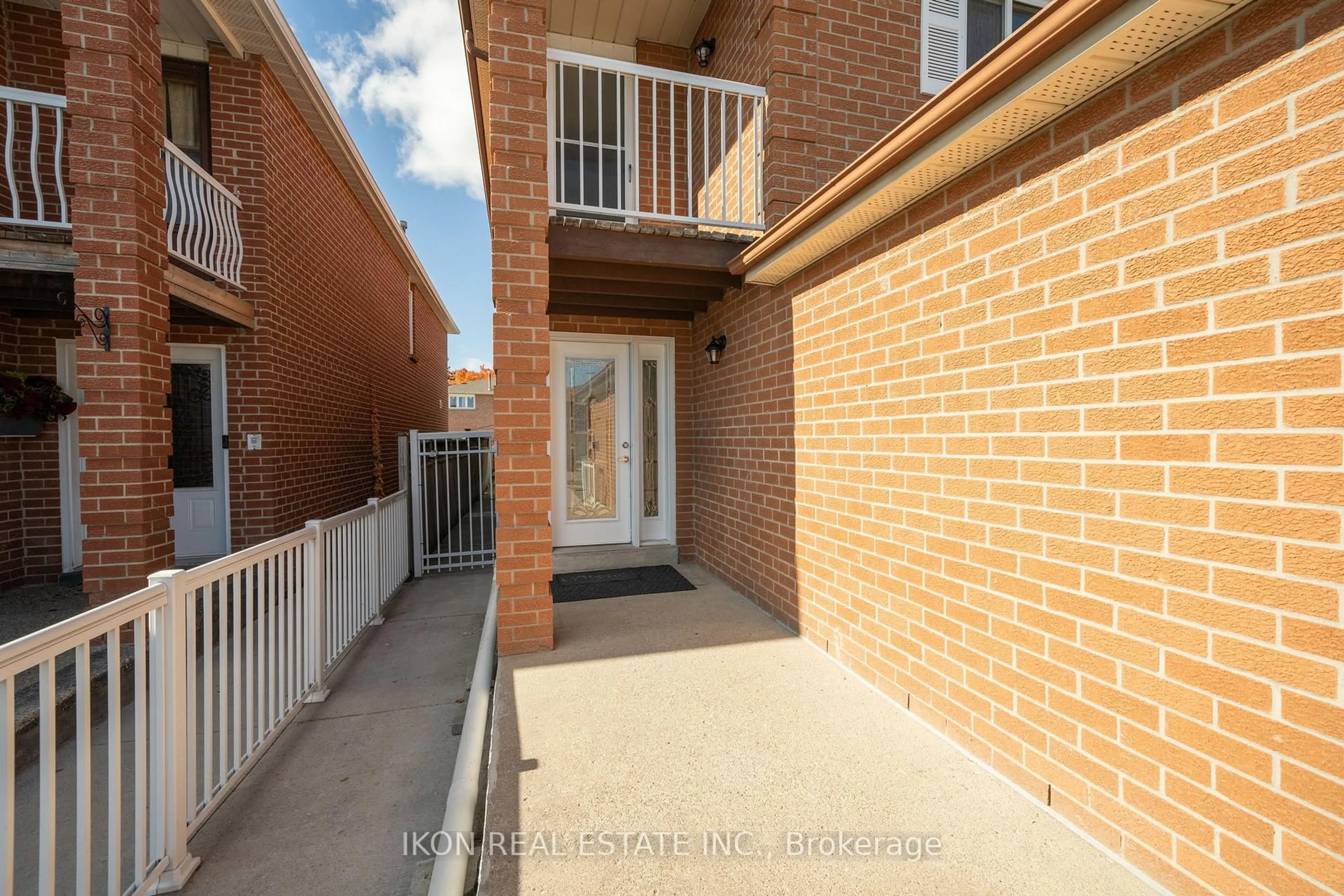 A pic from outside/outdoor area/front of a property/back of a property/a pic from drone, street for 182 Tall Grass Tr, Vaughan Ontario L4L 3P8