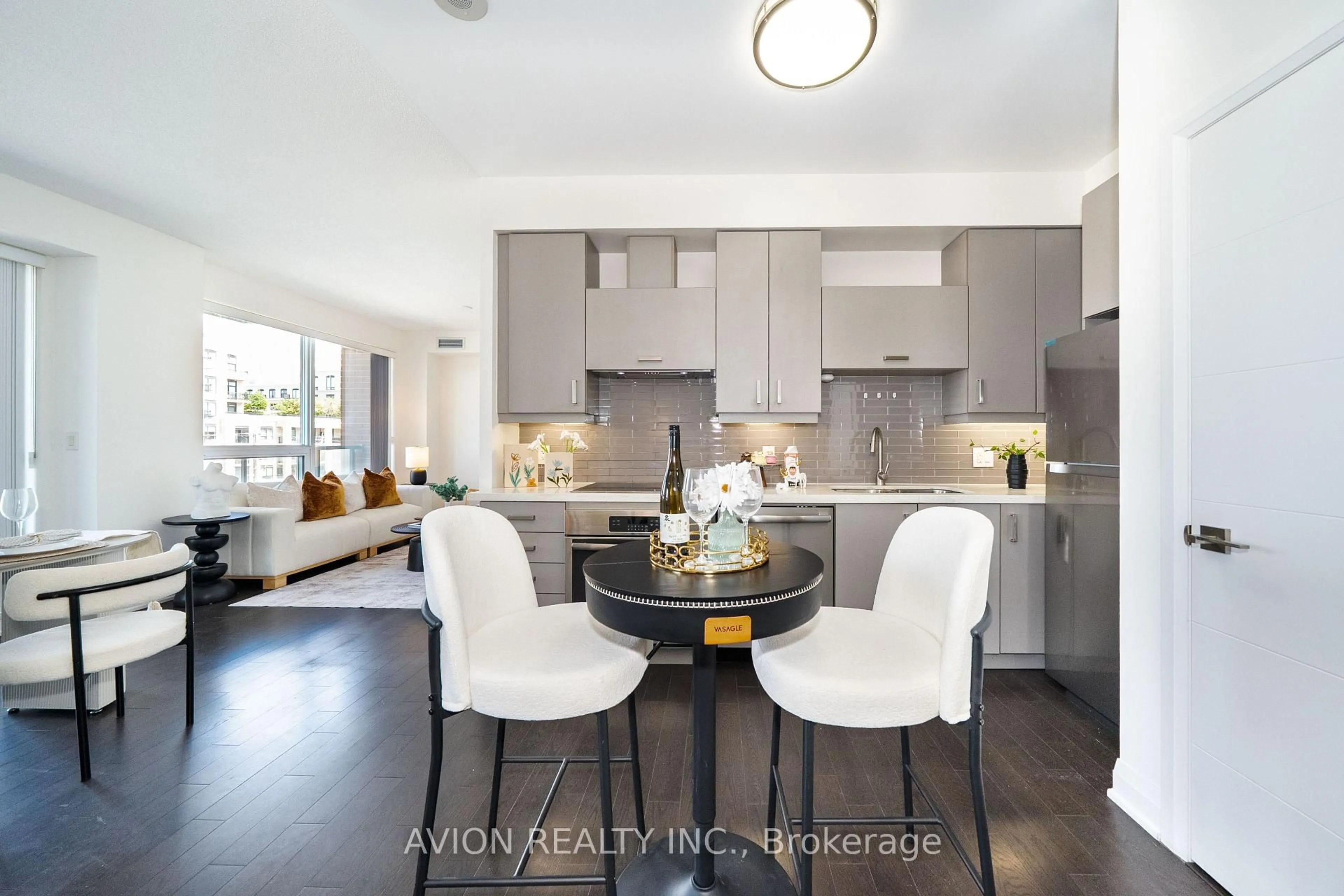 Open concept kitchen, unknown for 622 28 Uptown Dr, Markham Ontario L3R 5M8