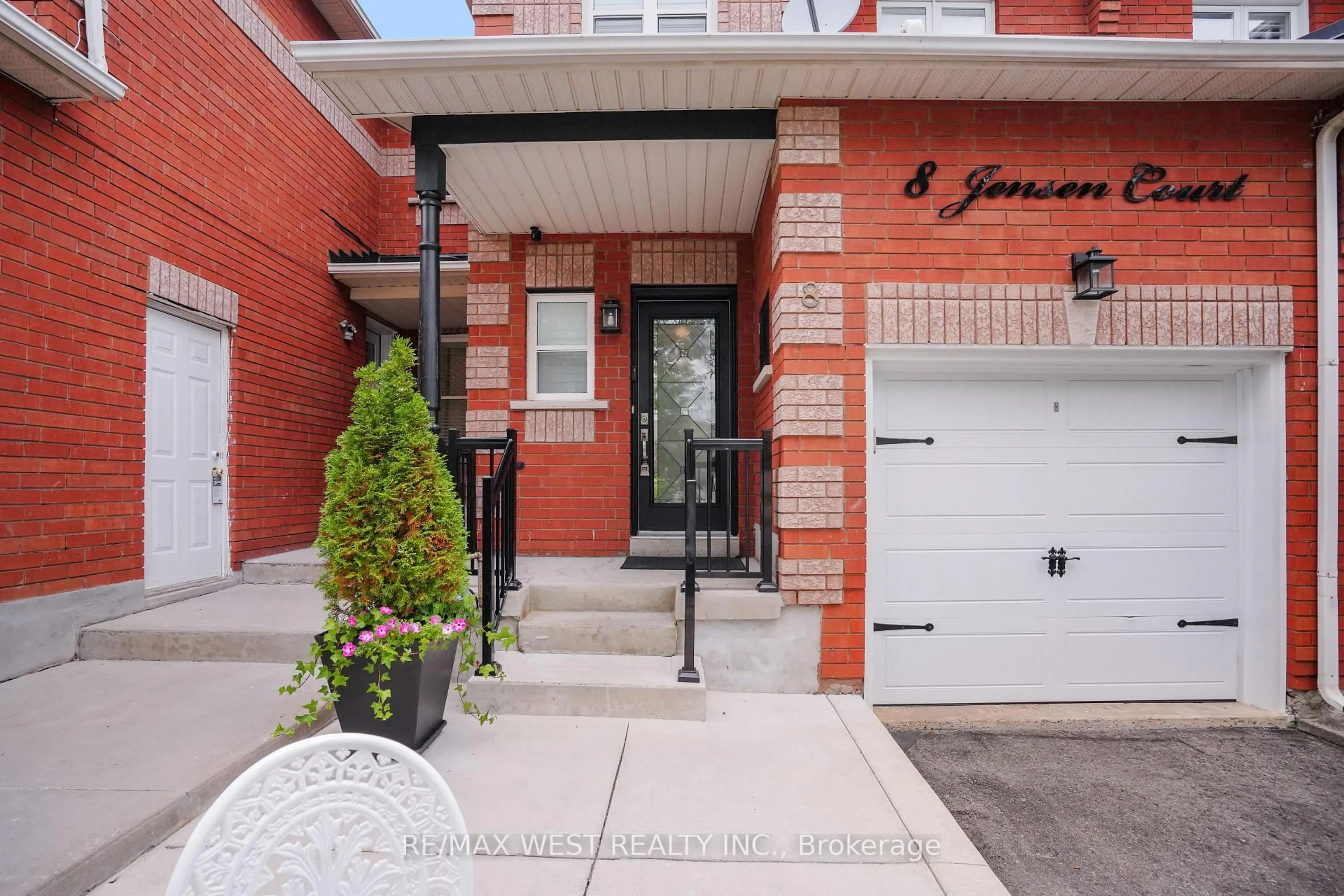 Unknown for 8 Jensen Crt, Vaughan Ontario L6A 2T6