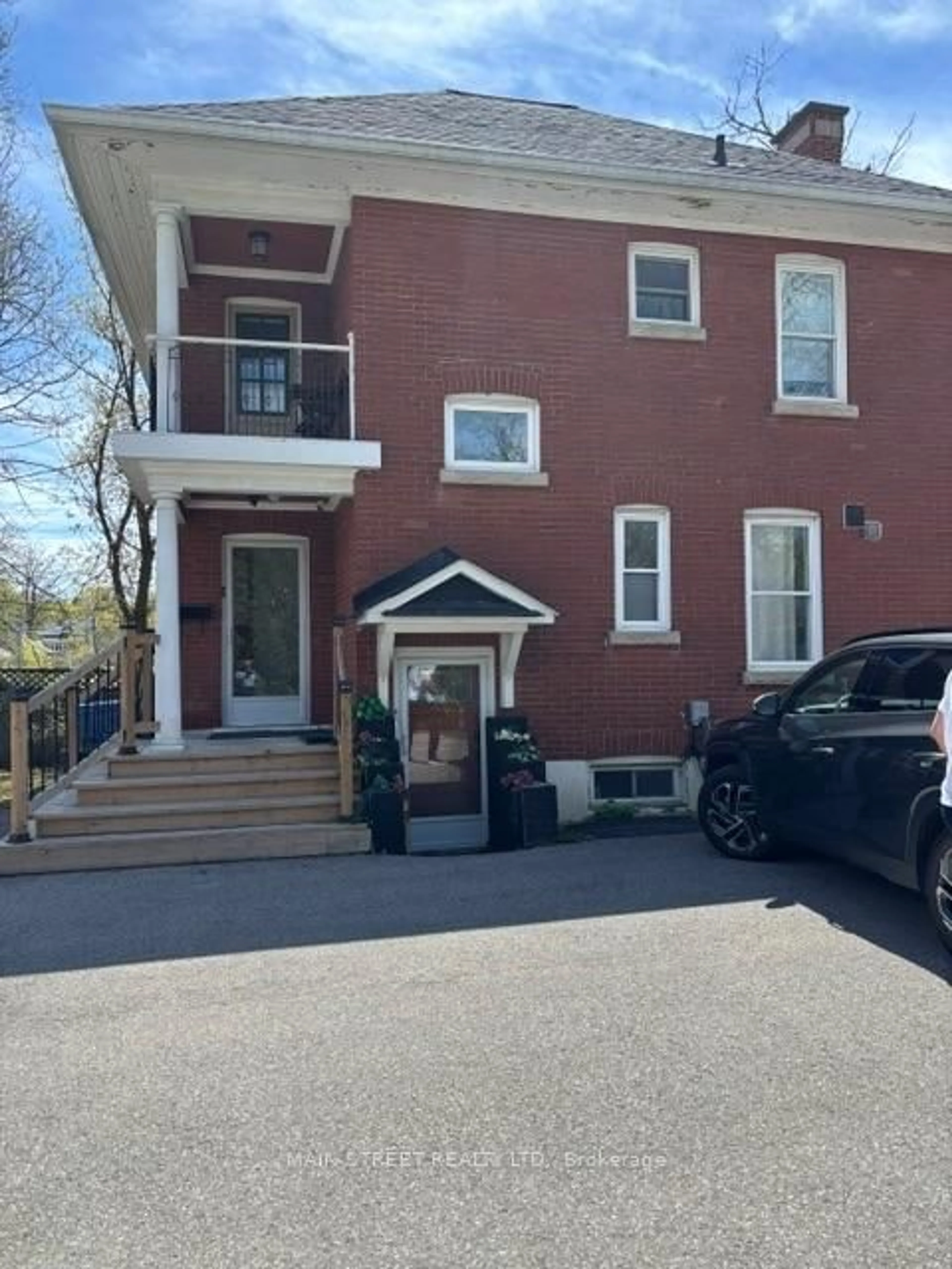 Unknown for 12 Vincent St, Newmarket Ontario L3Y 4G2