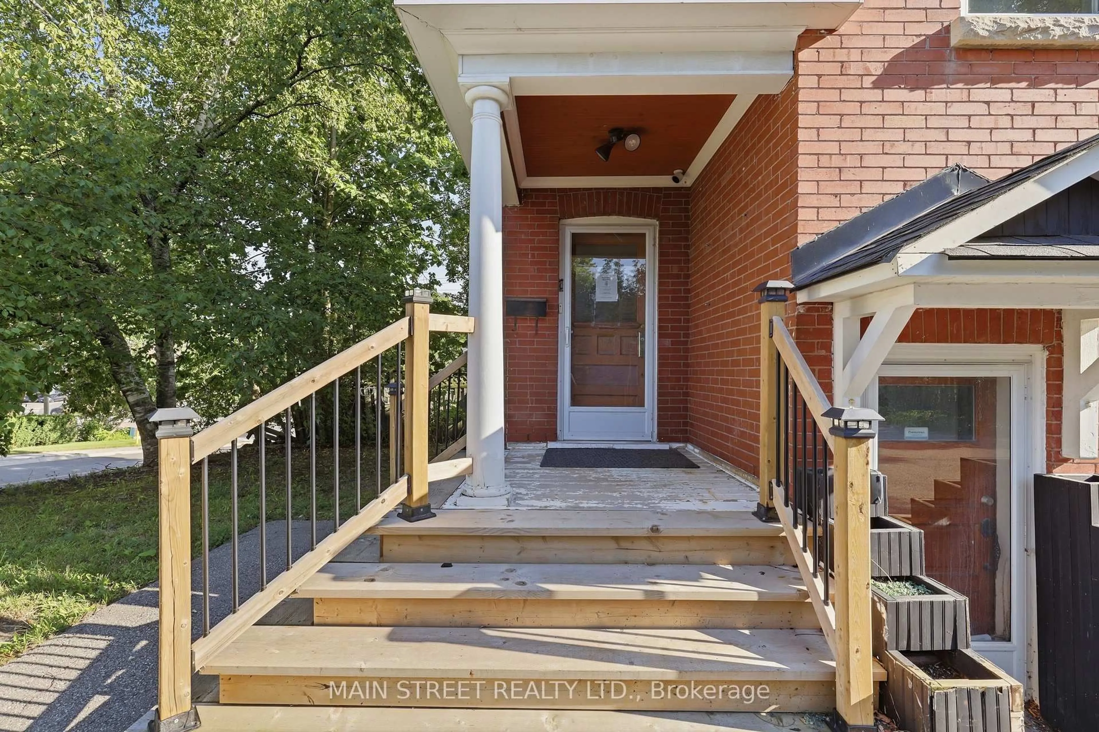 Unknown for 12 Vincent St, Newmarket Ontario L3Y 4G2