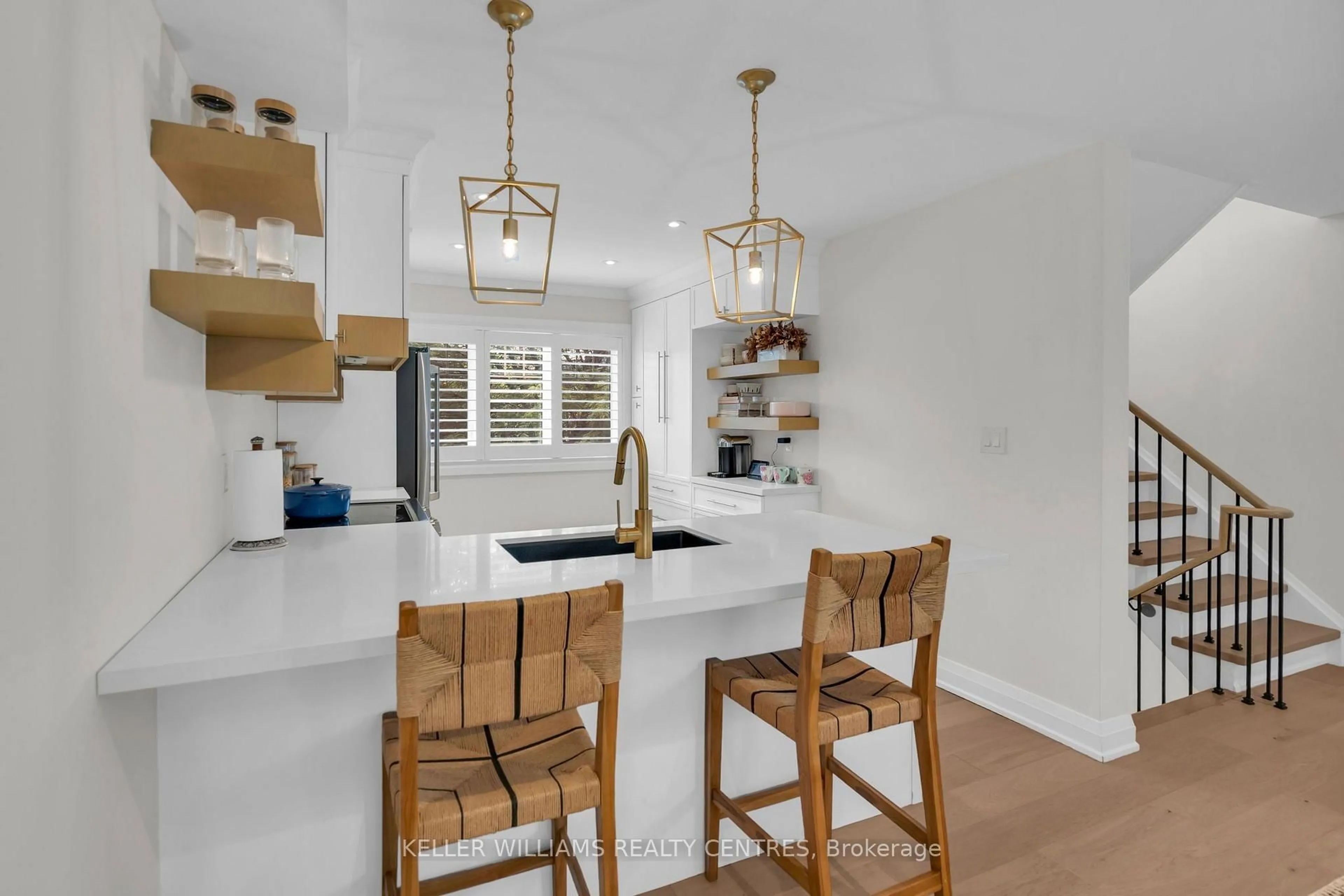 Open concept kitchen, ceramic/tile floor for 37 Bowler St, Aurora Ontario L4G 7H7
