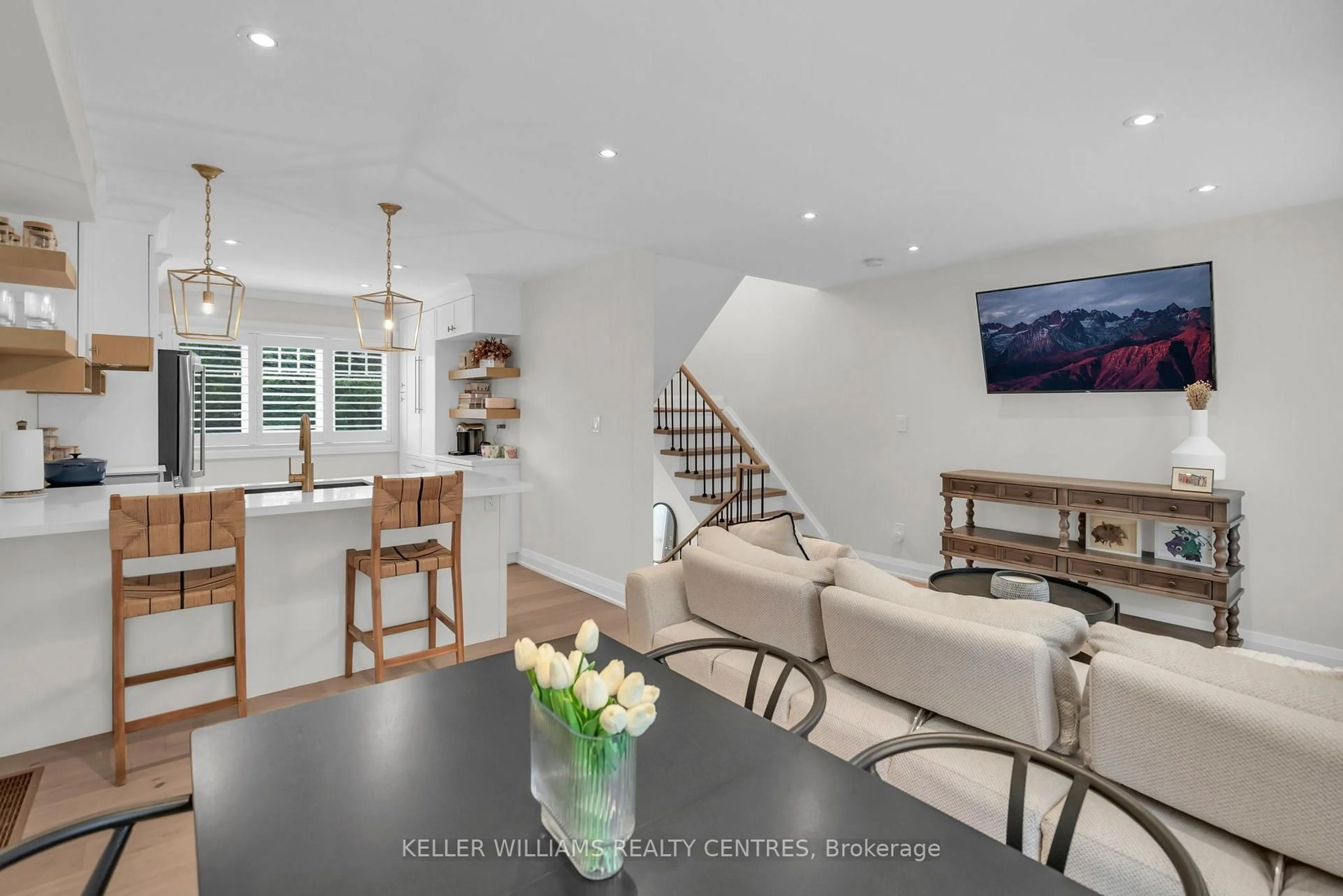 Open concept kitchen, ceramic/tile floor for 37 Bowler St, Aurora Ontario L4G 7H7