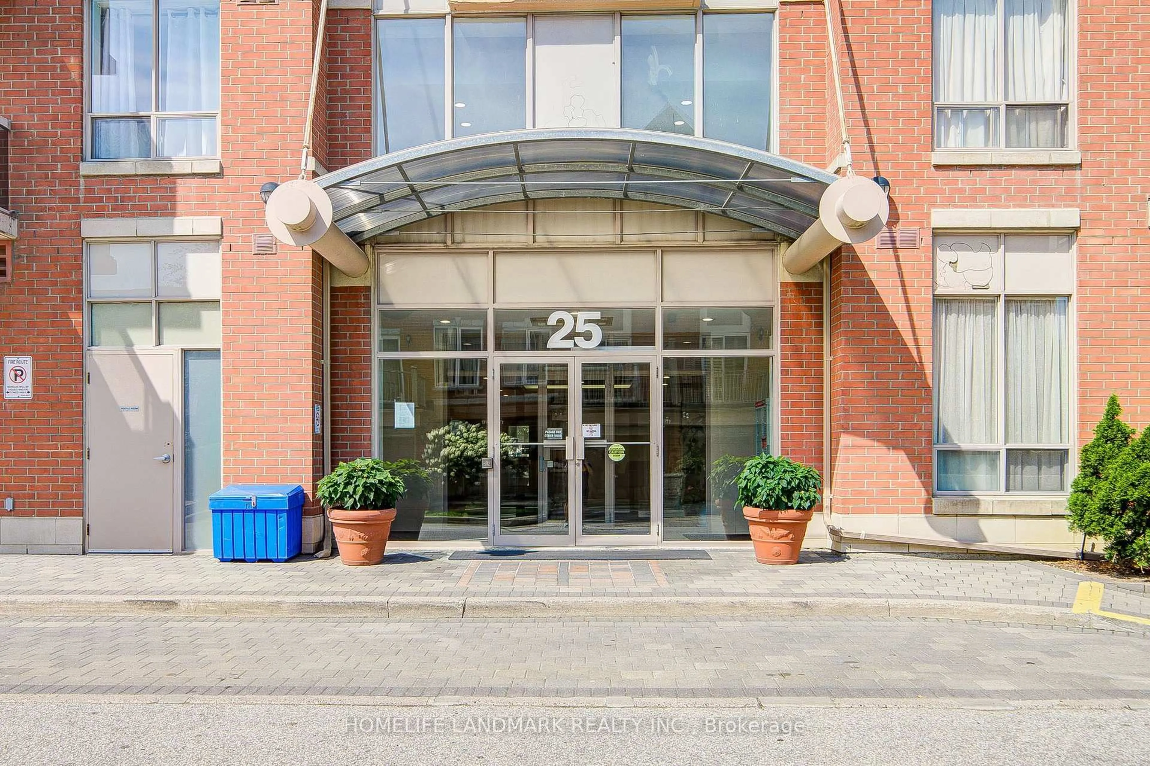 Indoor foyer for 25 Times Ave #516, Markham Ontario L3T 7X5