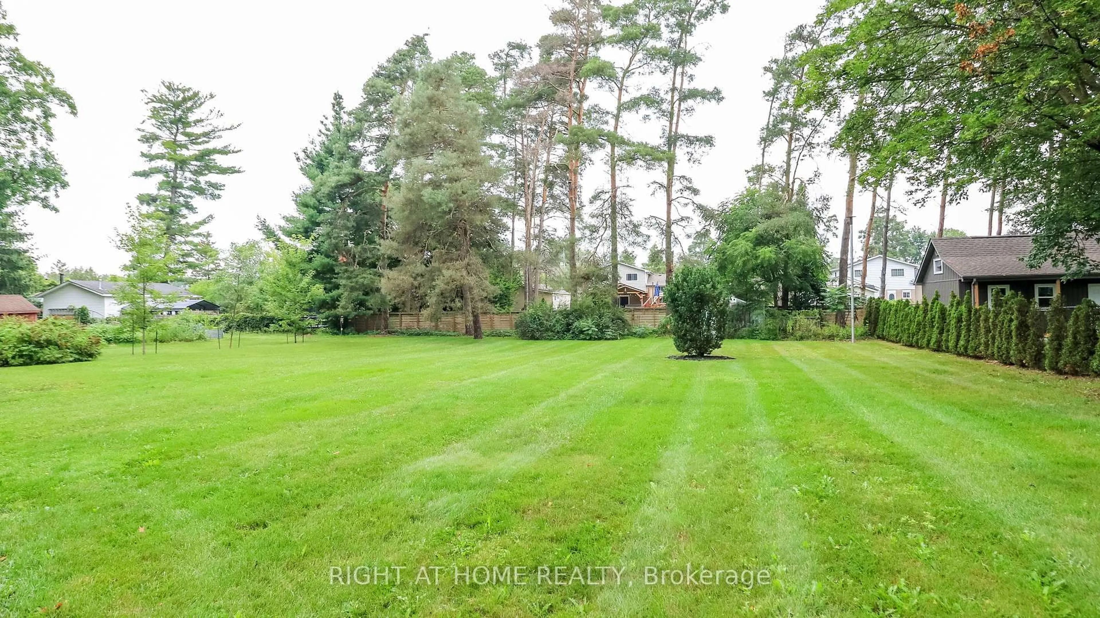 A pic from outside/outdoor area/front of a property/back of a property/a pic from drone, forest/trees view for 8 Sunset St, East Gwillimbury Ontario L9N 1H4