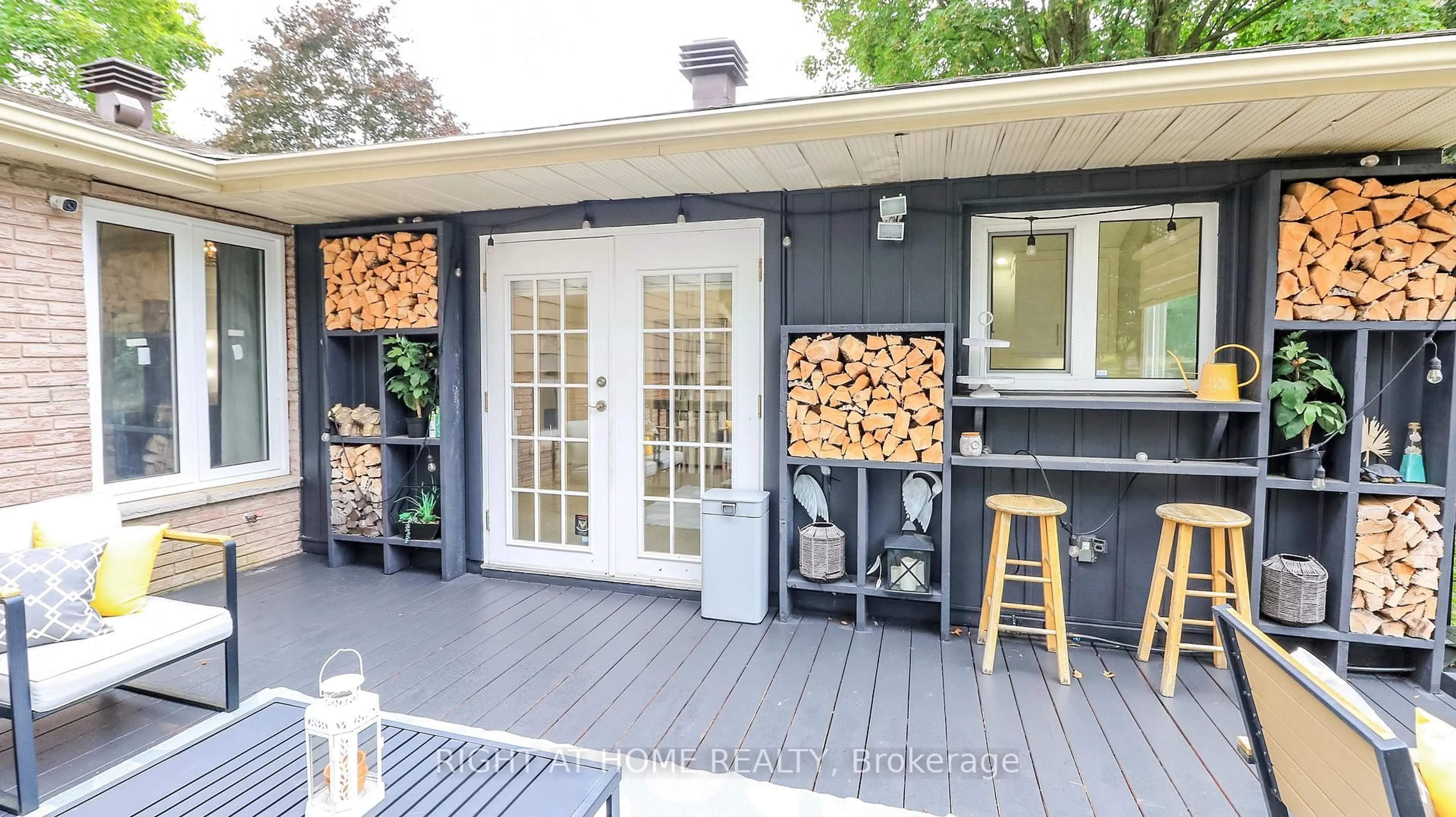 Patio, street for 8 Sunset St, East Gwillimbury Ontario L9N 1H4