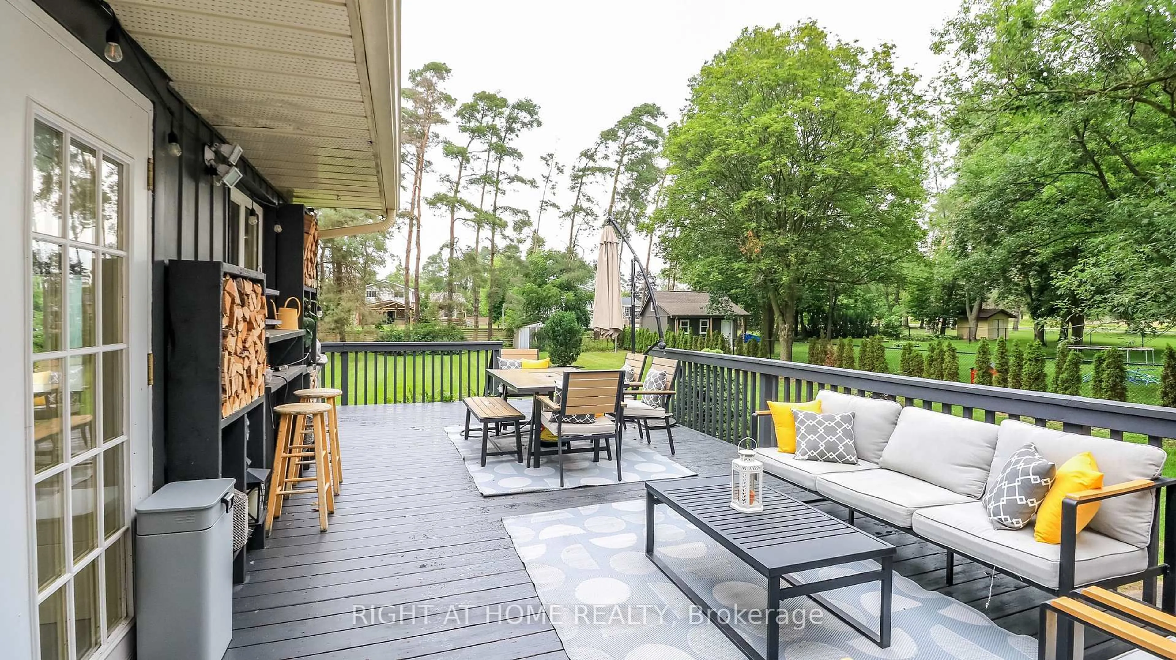 Patio, street for 8 Sunset St, East Gwillimbury Ontario L9N 1H4