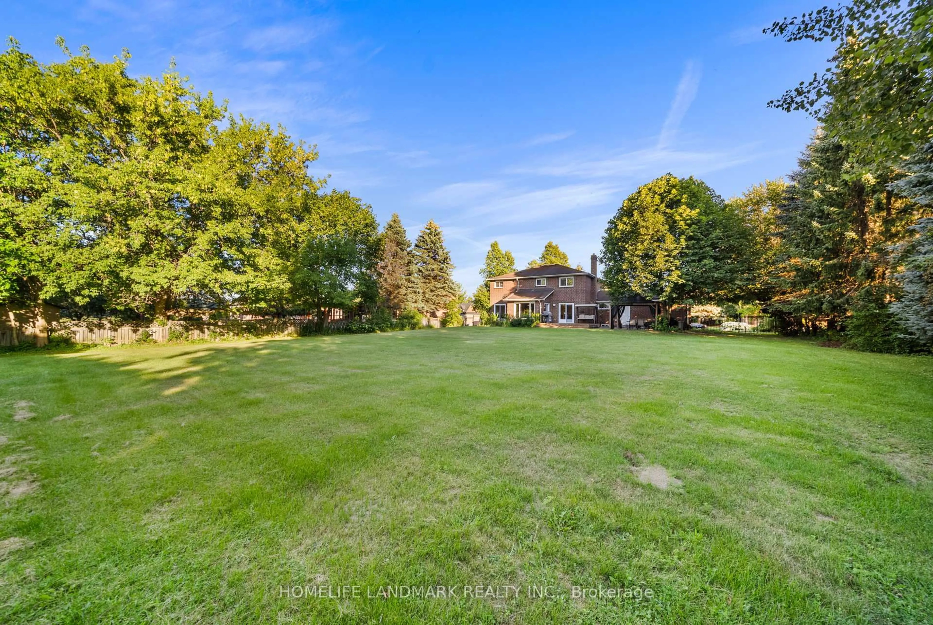 A pic from outside/outdoor area/front of a property/back of a property/a pic from drone, unknown for 148 Burton Grve, King Ontario L7B 1C7