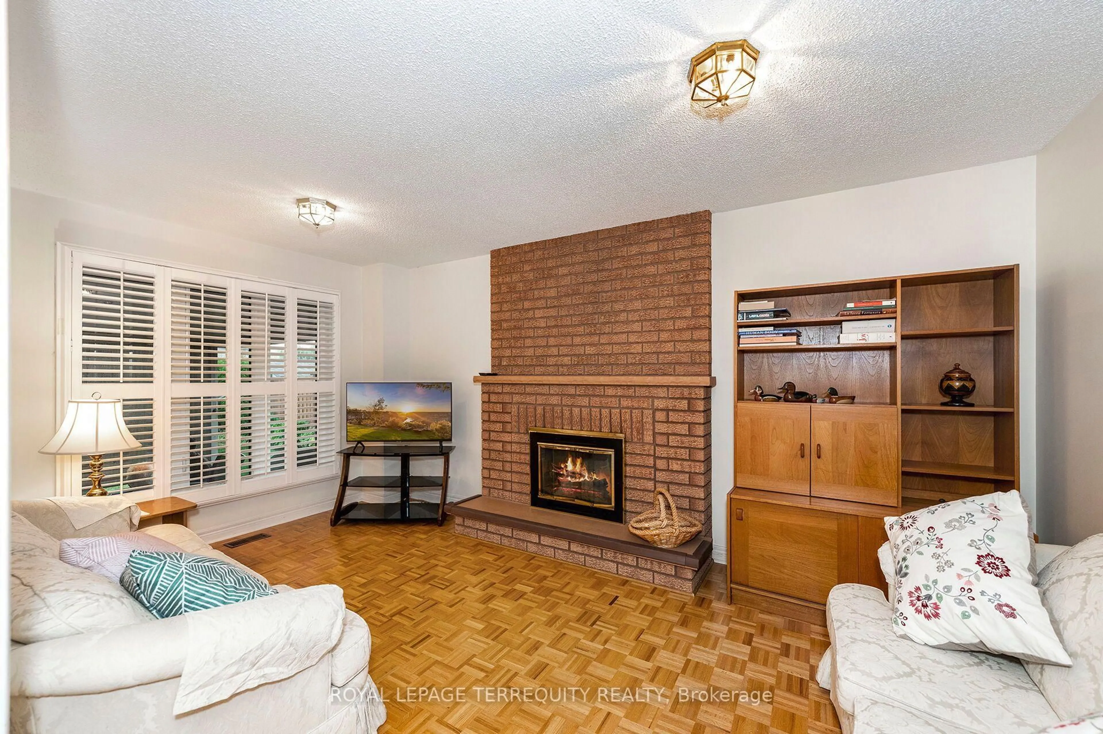 Living room with furniture, unknown for 66 Gates Rd, Vaughan Ontario L4L 8R6