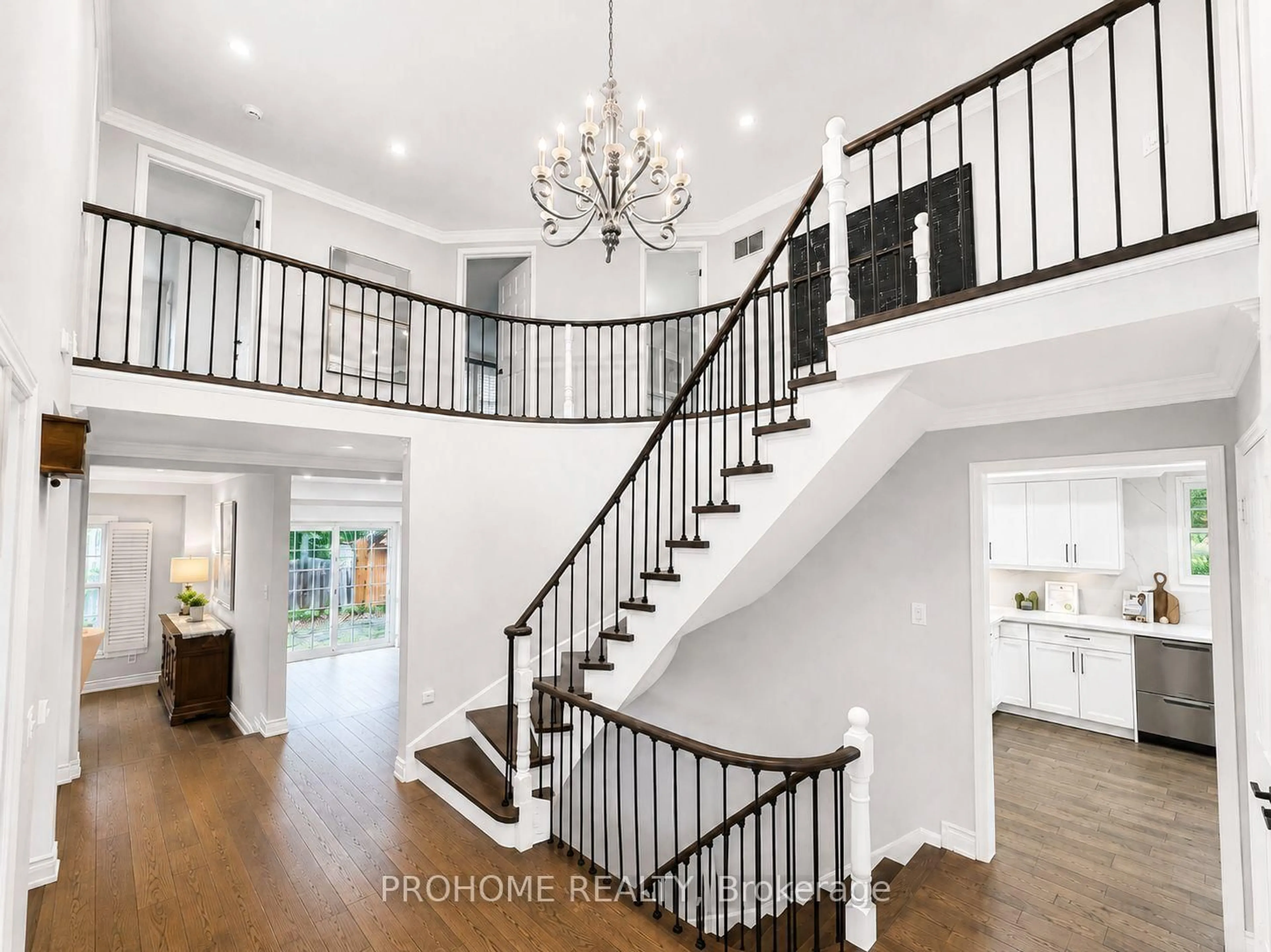 Indoor entryway for 43 Rosemead Clse, Markham Ontario L3R 3Z4