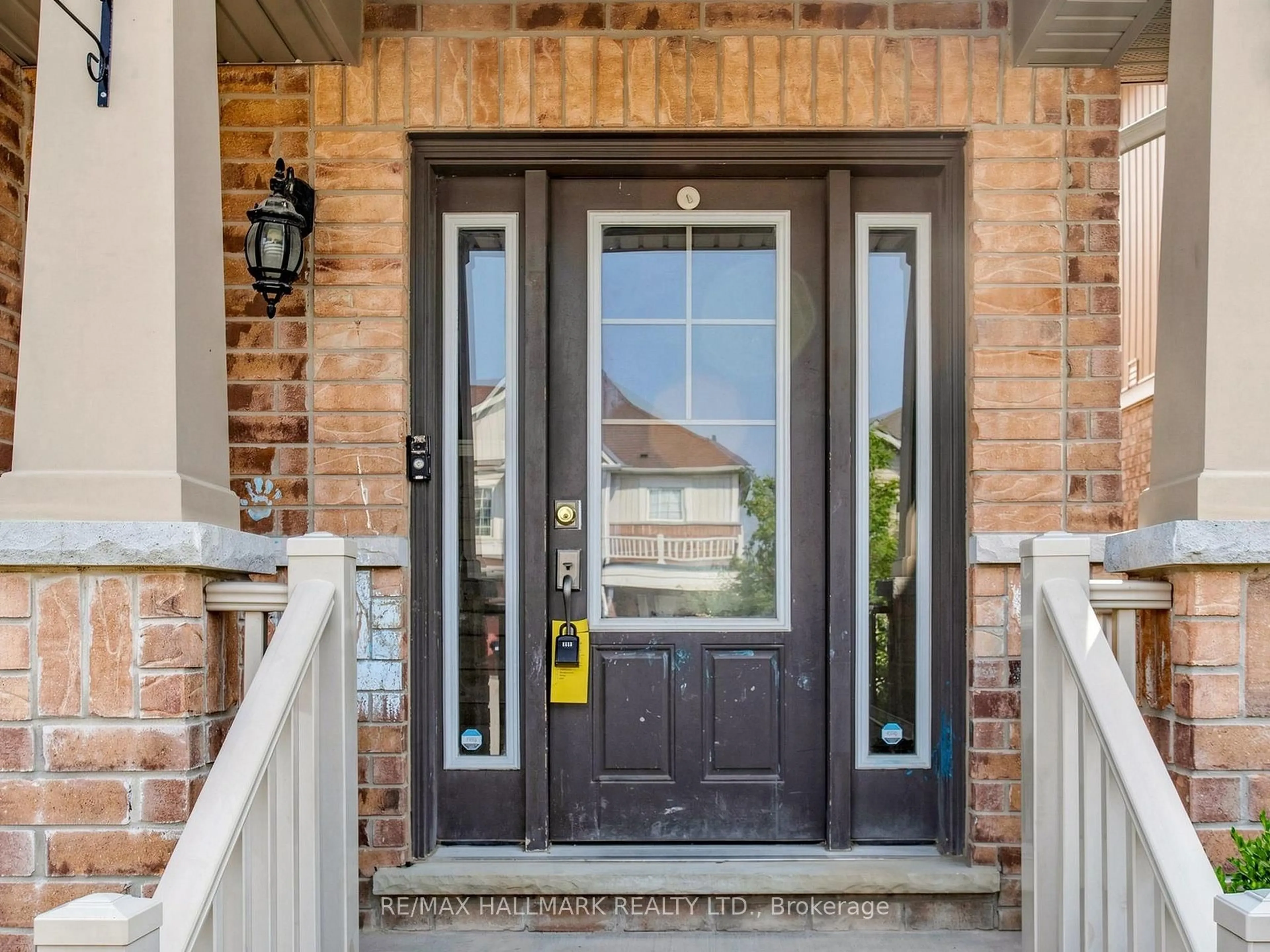 Indoor entryway for 17 Hoard Ave, New Tecumseth Ontario L9R 0M4