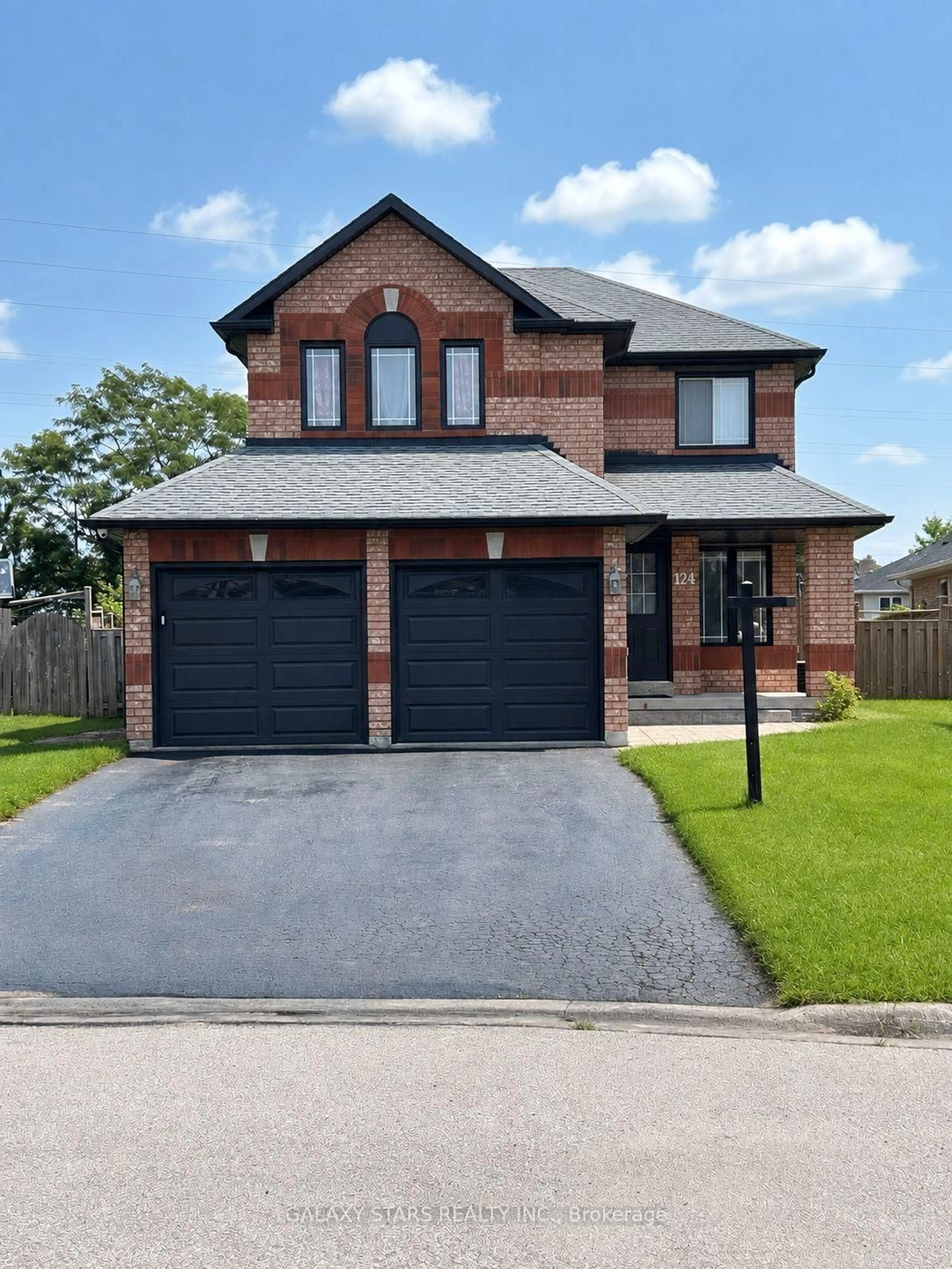 Home with brick exterior material, street for 124 Amberview Dr, Georgina Ontario L4P 3Y4