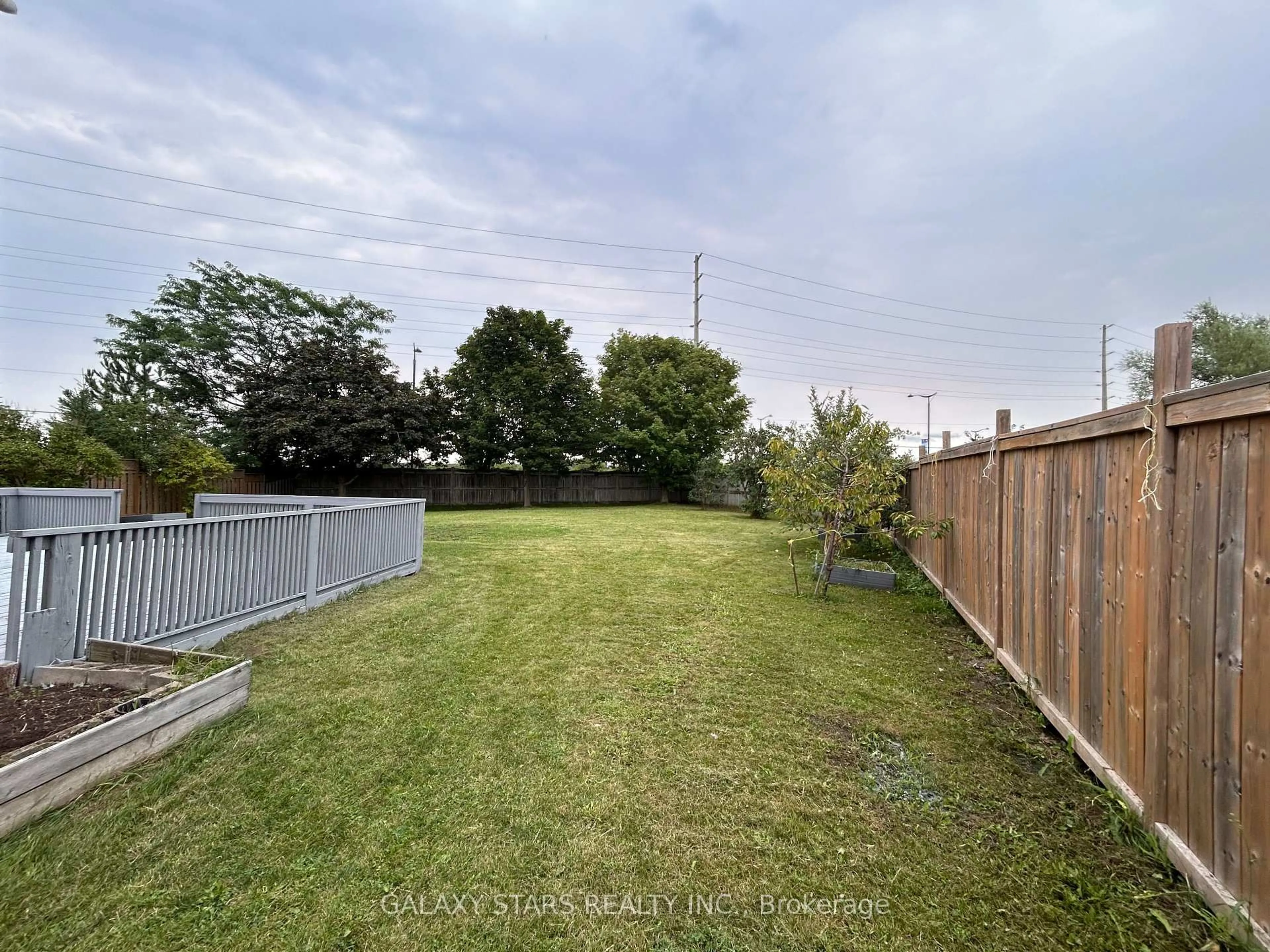 A pic from outside/outdoor area/front of a property/back of a property/a pic from drone, water/lake/river/ocean view for 124 Amberview Dr, Georgina Ontario L4P 3Y4