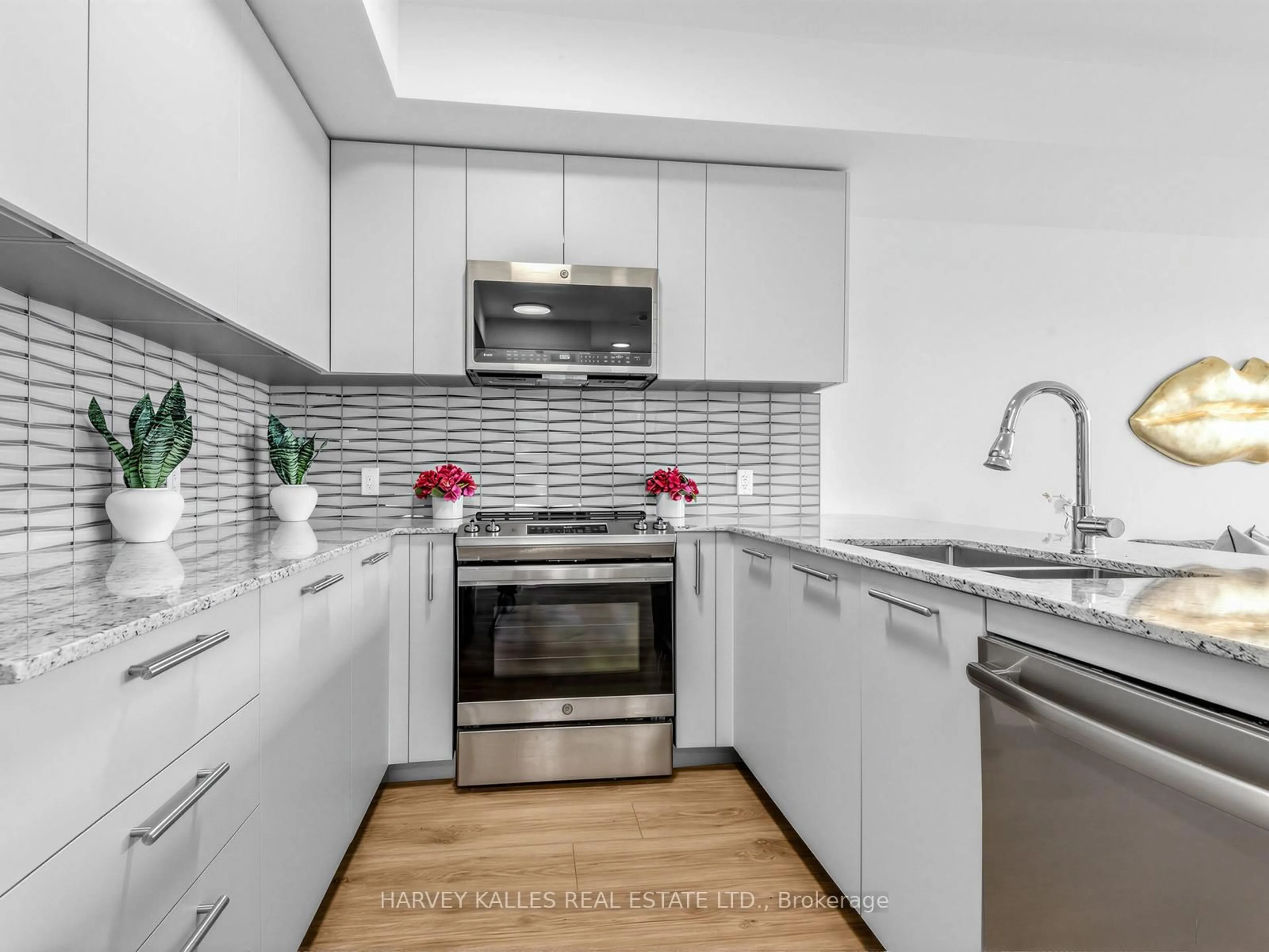 Unknown for 101 Cathedral High St #329, Markham Ontario L6C 3L8
