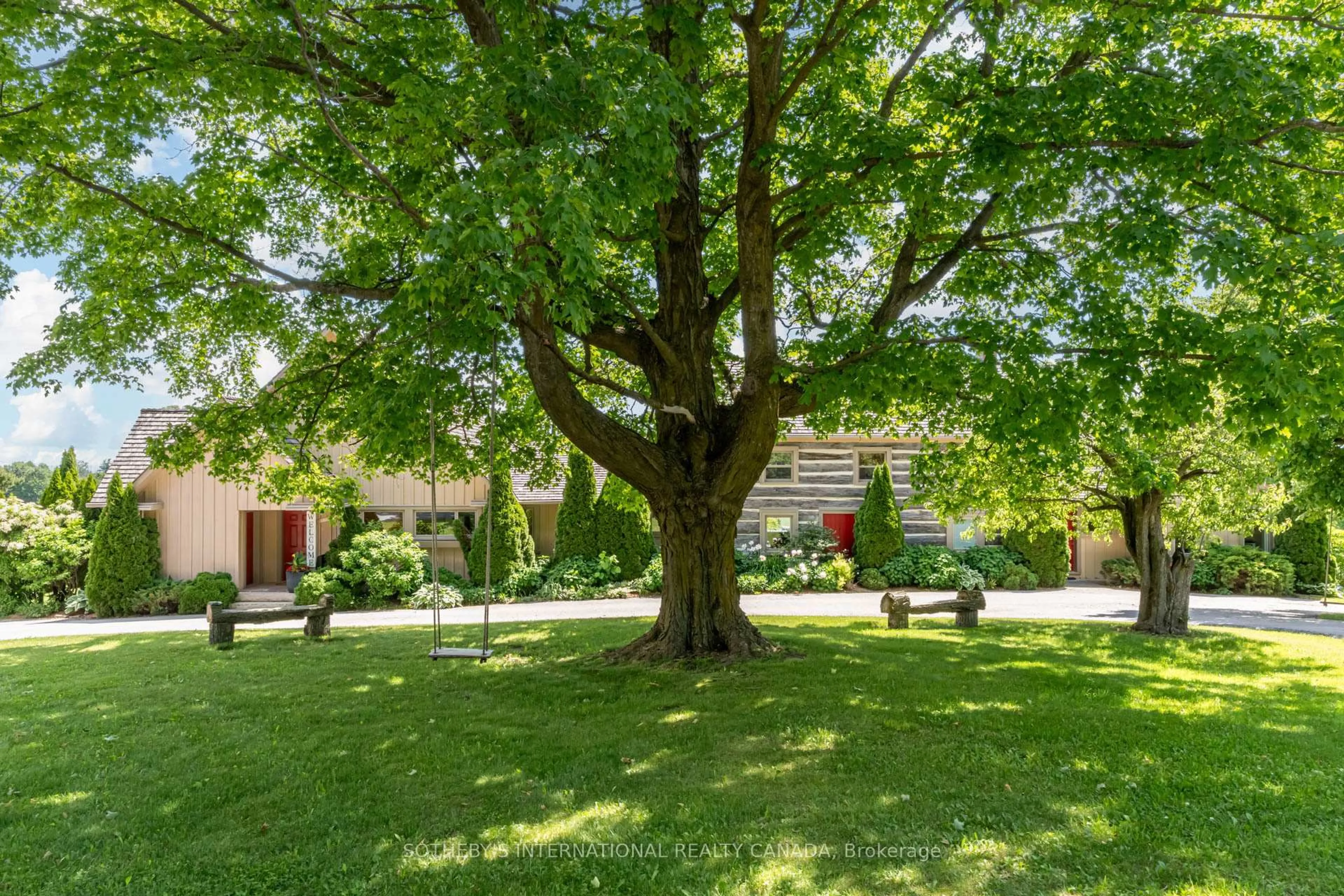 Patio, street for 995611 Mono-Adjala Townline, Adjala-Tosorontio Ontario L0N 1R0