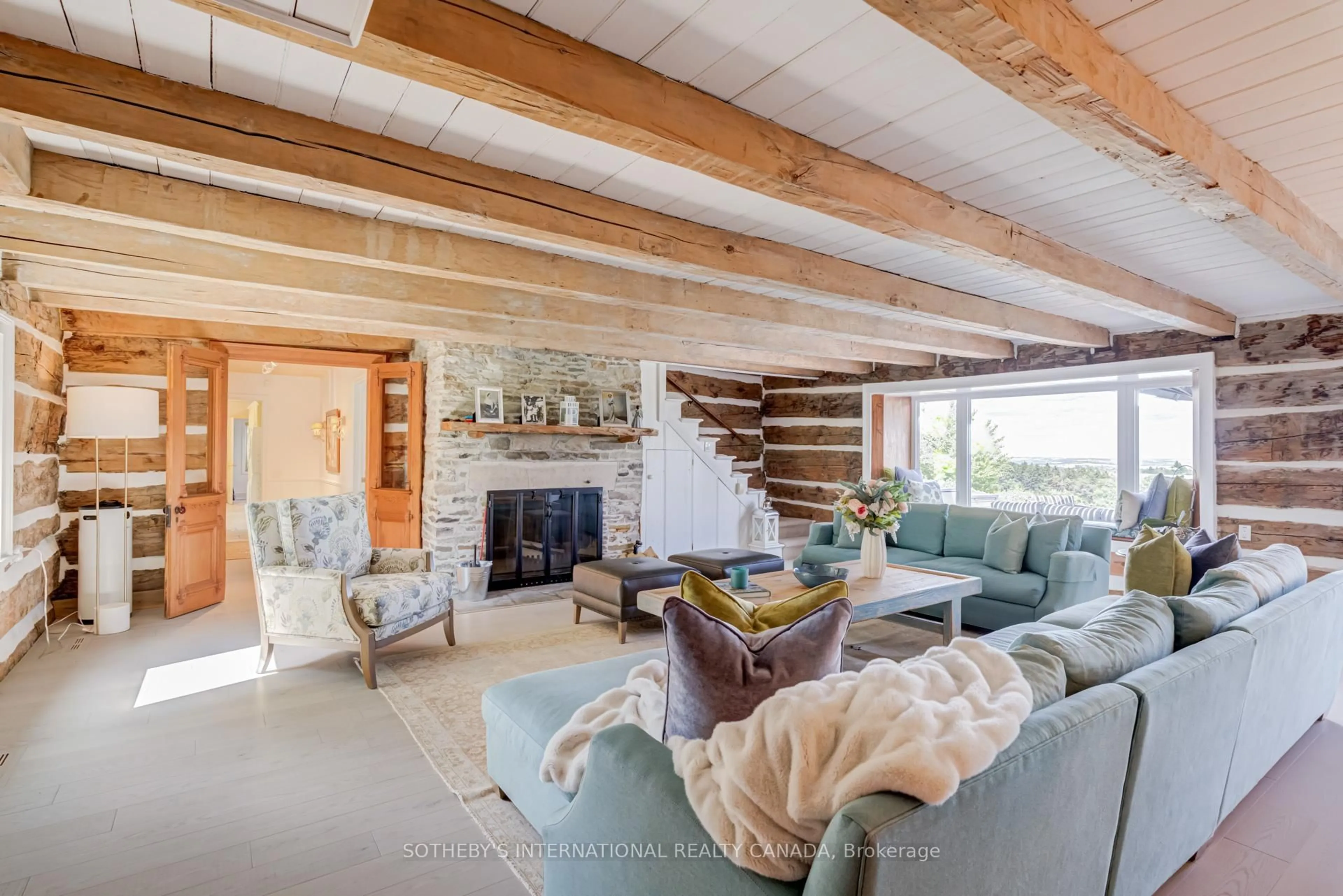 Living room with furniture, unknown for 995611 Mono-Adjala Townline, Adjala-Tosorontio Ontario L0N 1R0
