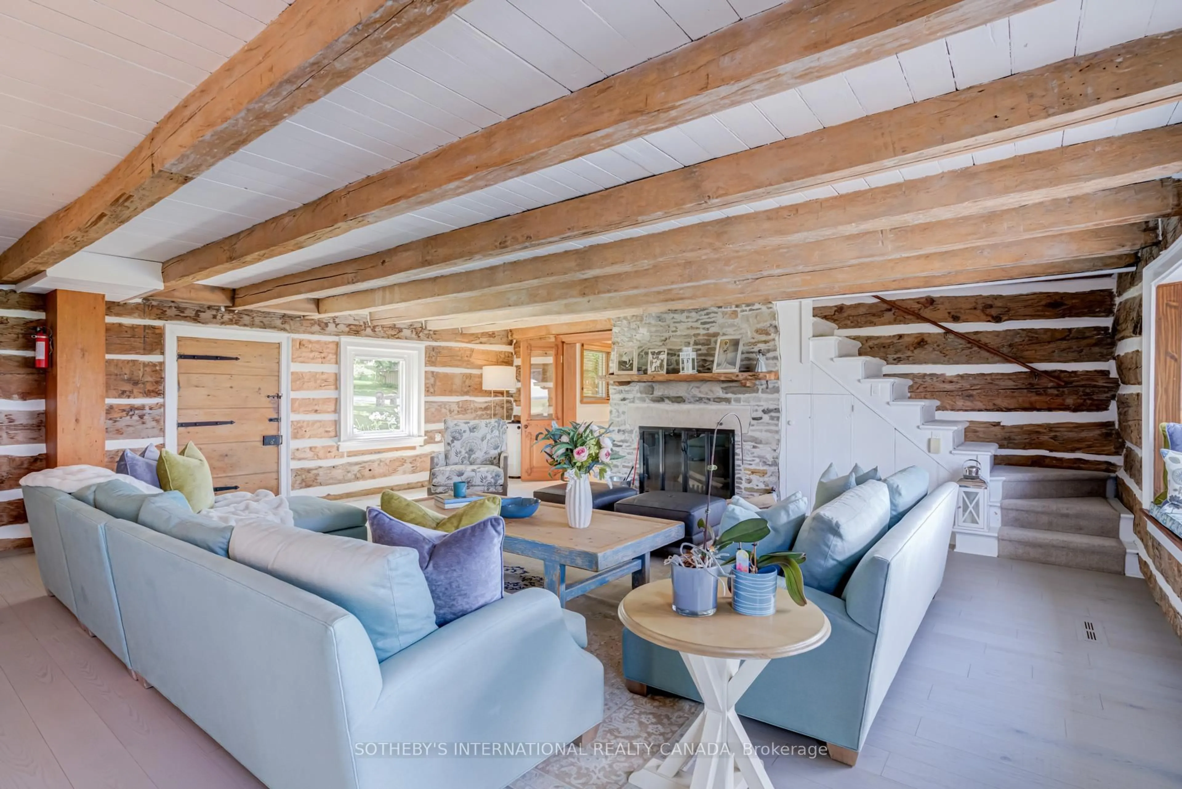 Living room with furniture, unknown for 995611 Mono-Adjala Townline, Adjala-Tosorontio Ontario L0N 1R0