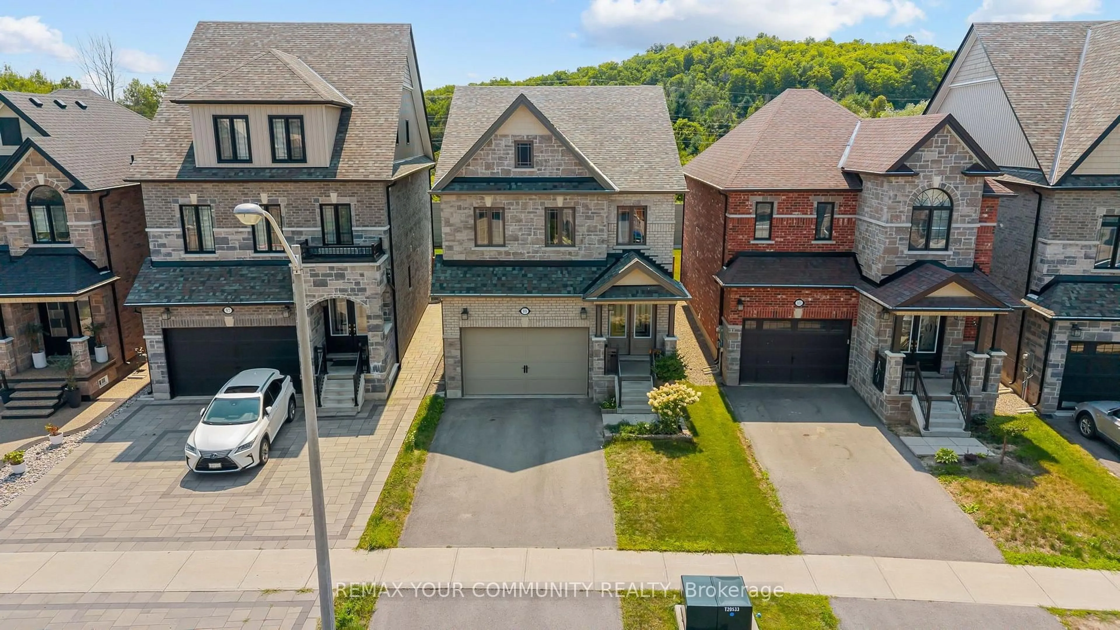 A pic from outside/outdoor area/front of a property/back of a property/a pic from drone, street for 99 Walker Blvd, New Tecumseth Ontario L9R 1A5