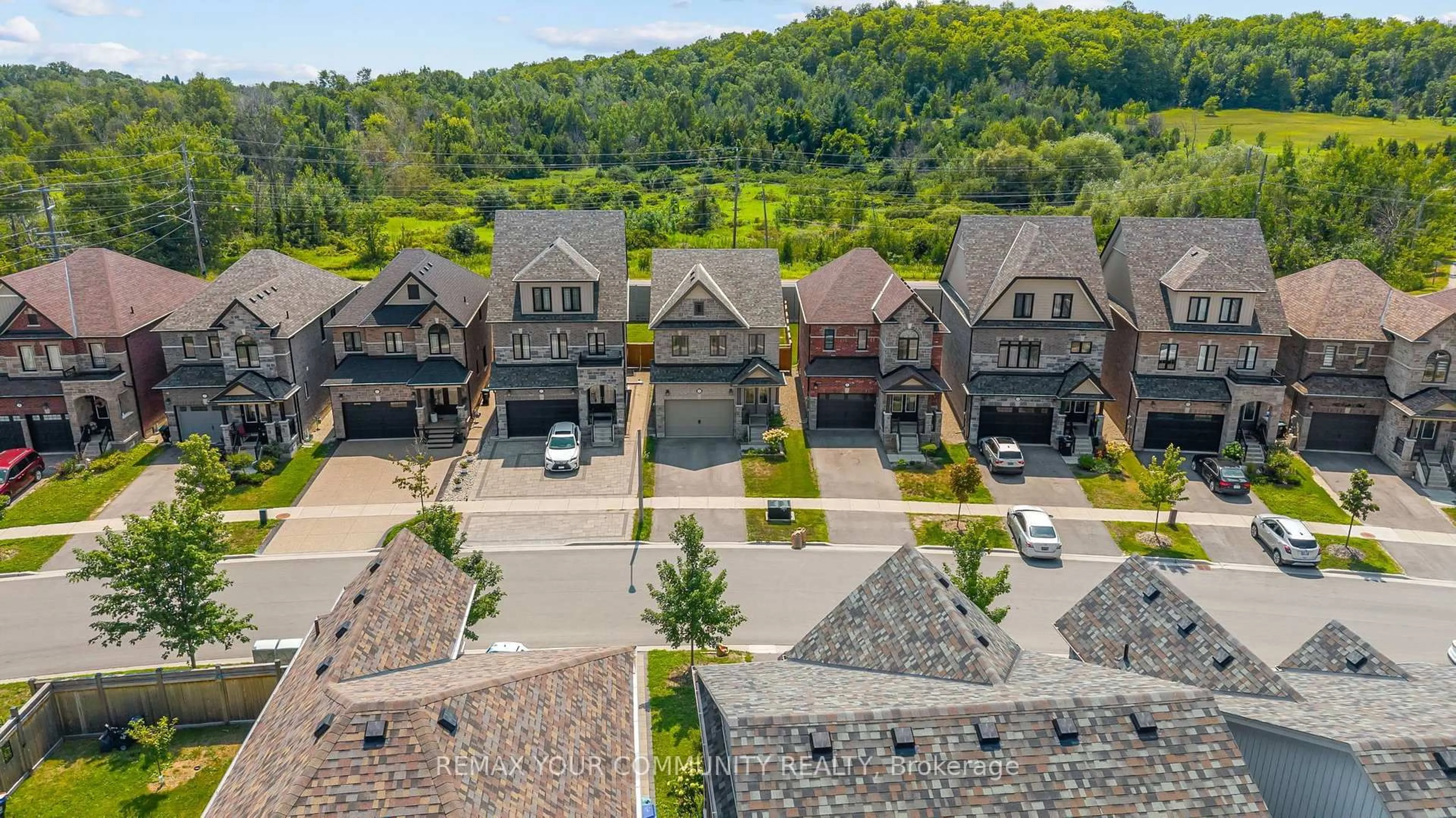 A pic from outside/outdoor area/front of a property/back of a property/a pic from drone, street for 99 Walker Blvd, New Tecumseth Ontario L9R 1A5